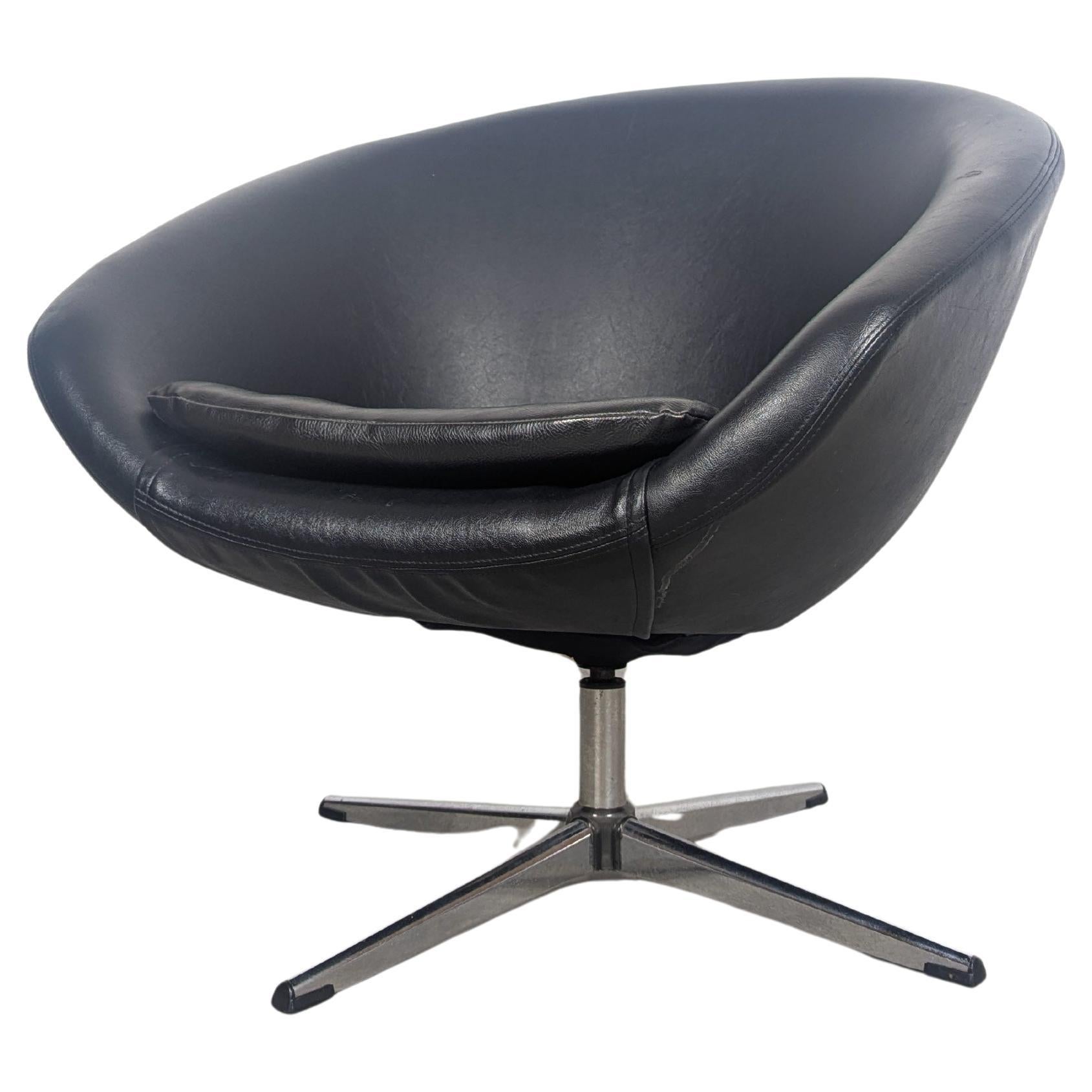 Mid Century Swivel Pod Chair by Overman, c1960s