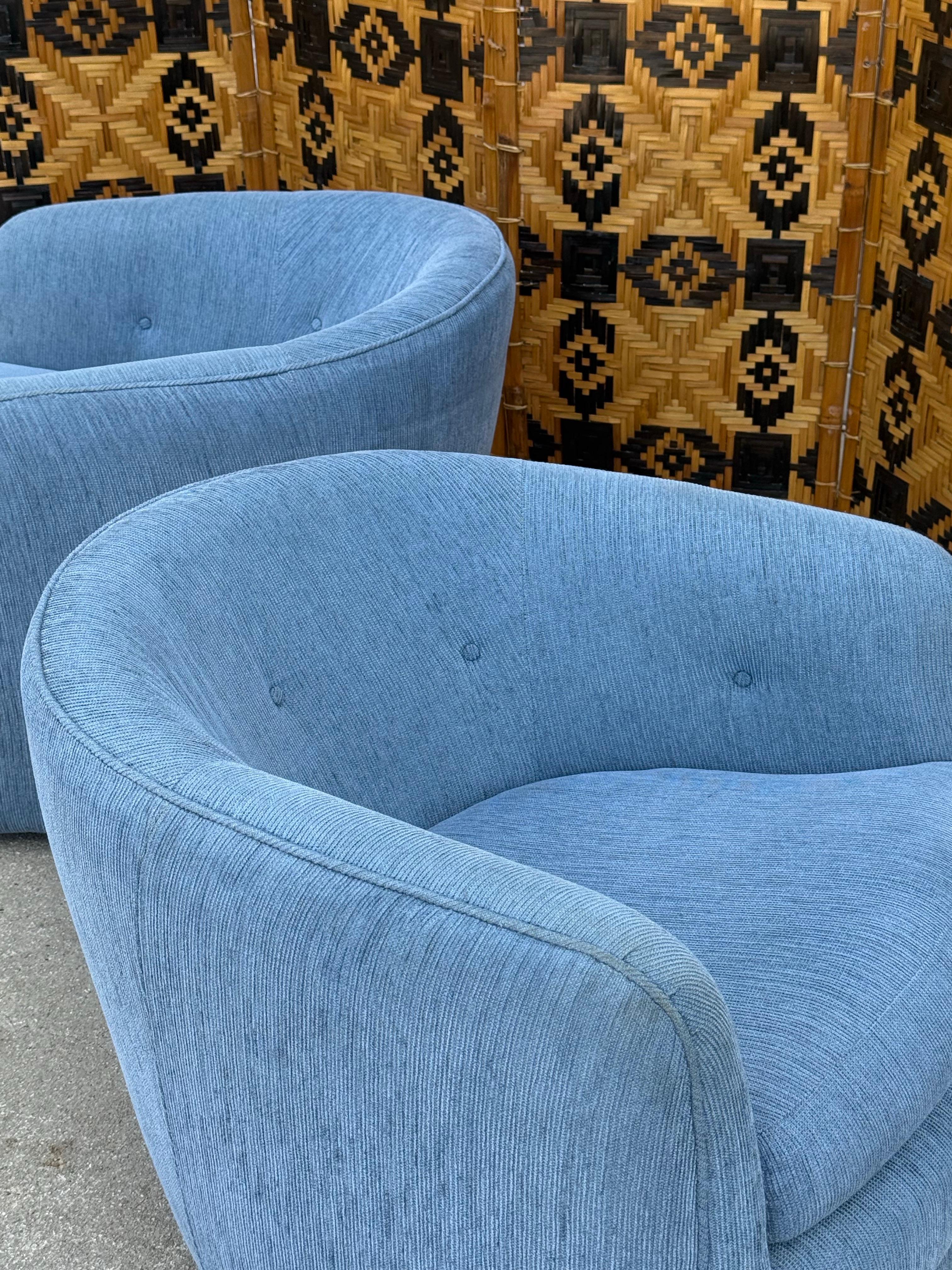 Mid-Century Swivel Rocking Chairs by Milo Baughman - a Pair For Sale 4