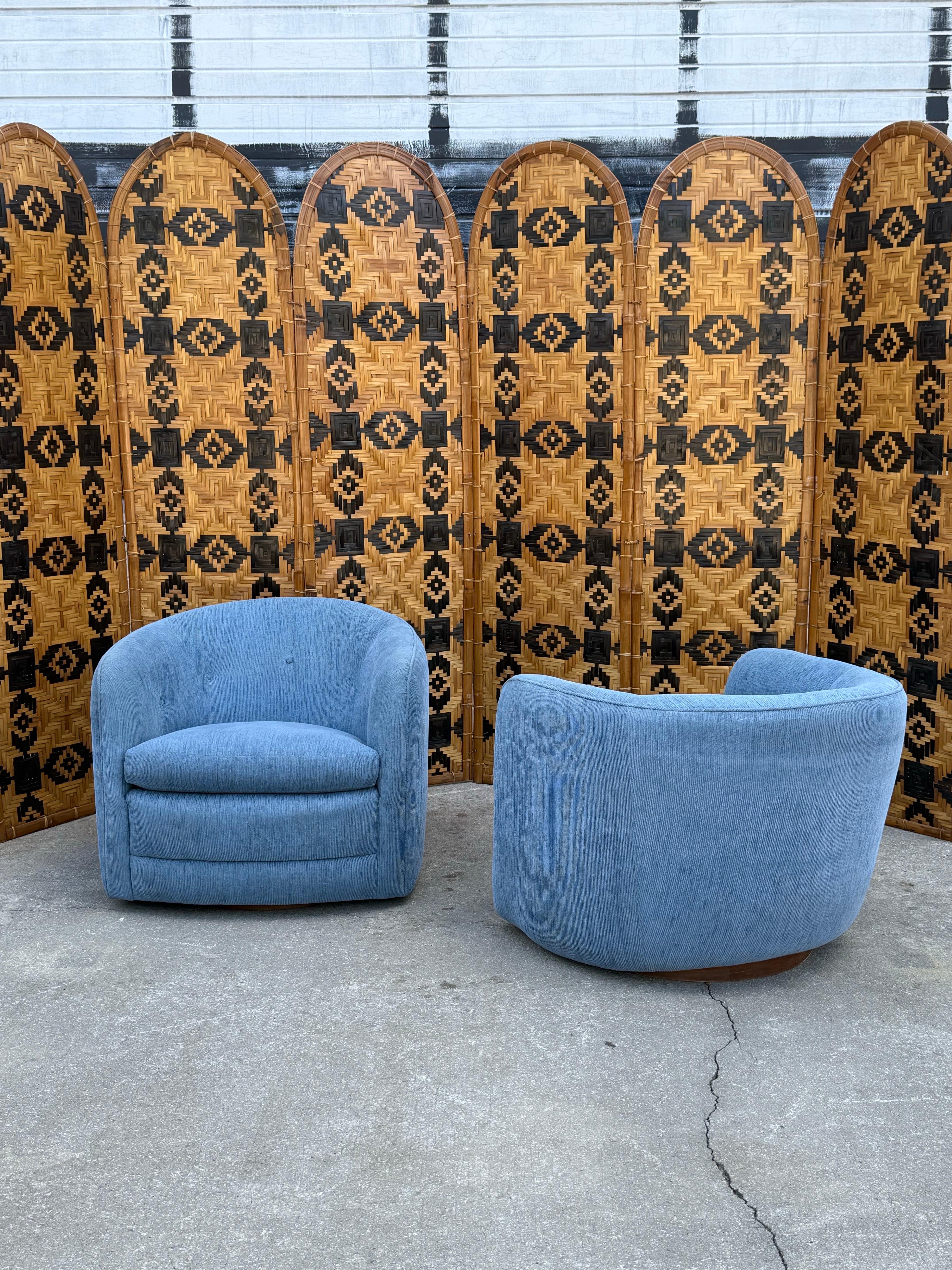 Mid-Century Swivel Rocking Chairs by Milo Baughman - a Pair For Sale 6