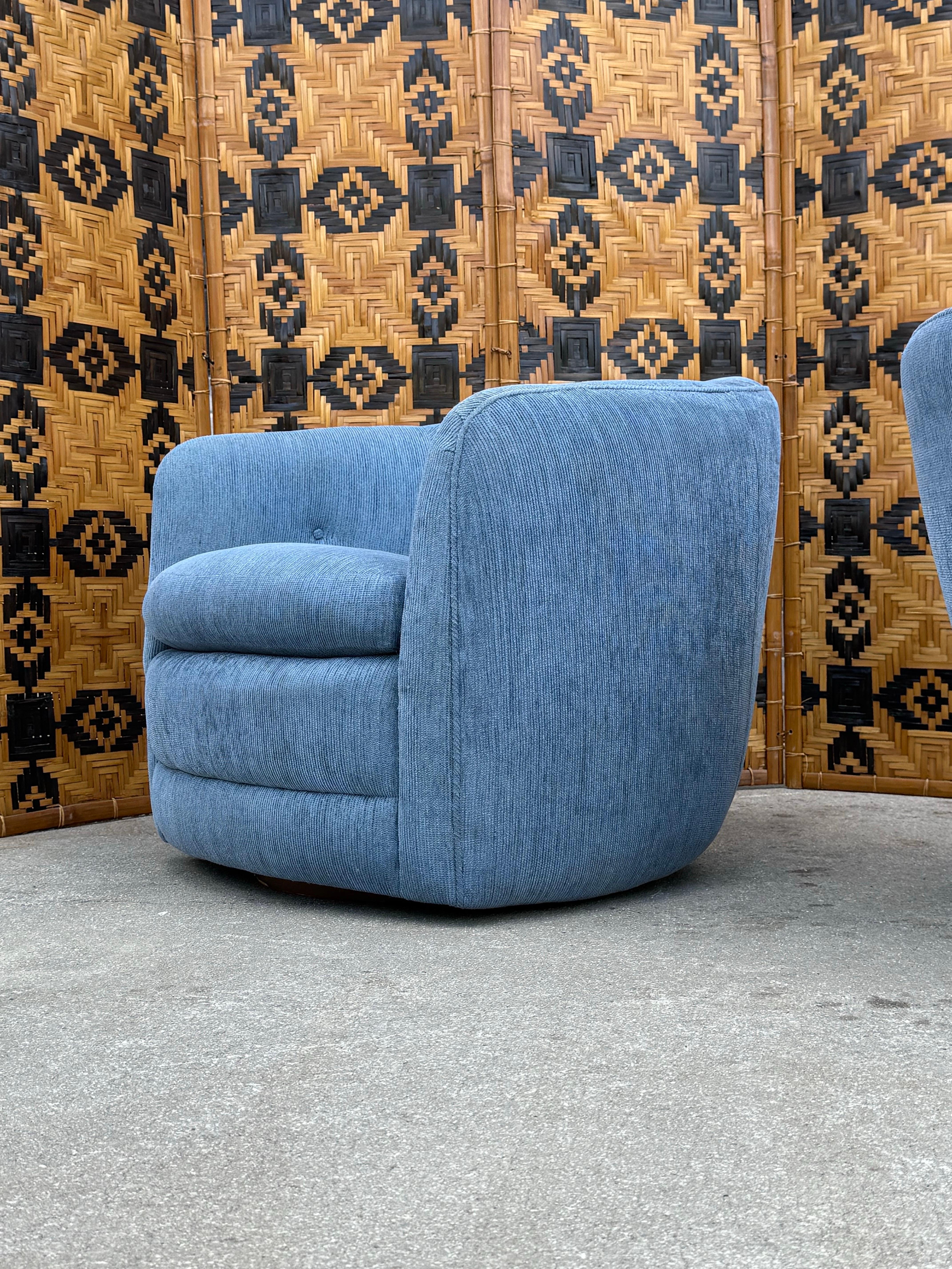Mid-Century Swivel Rocking Chairs by Milo Baughman - a Pair For Sale 8