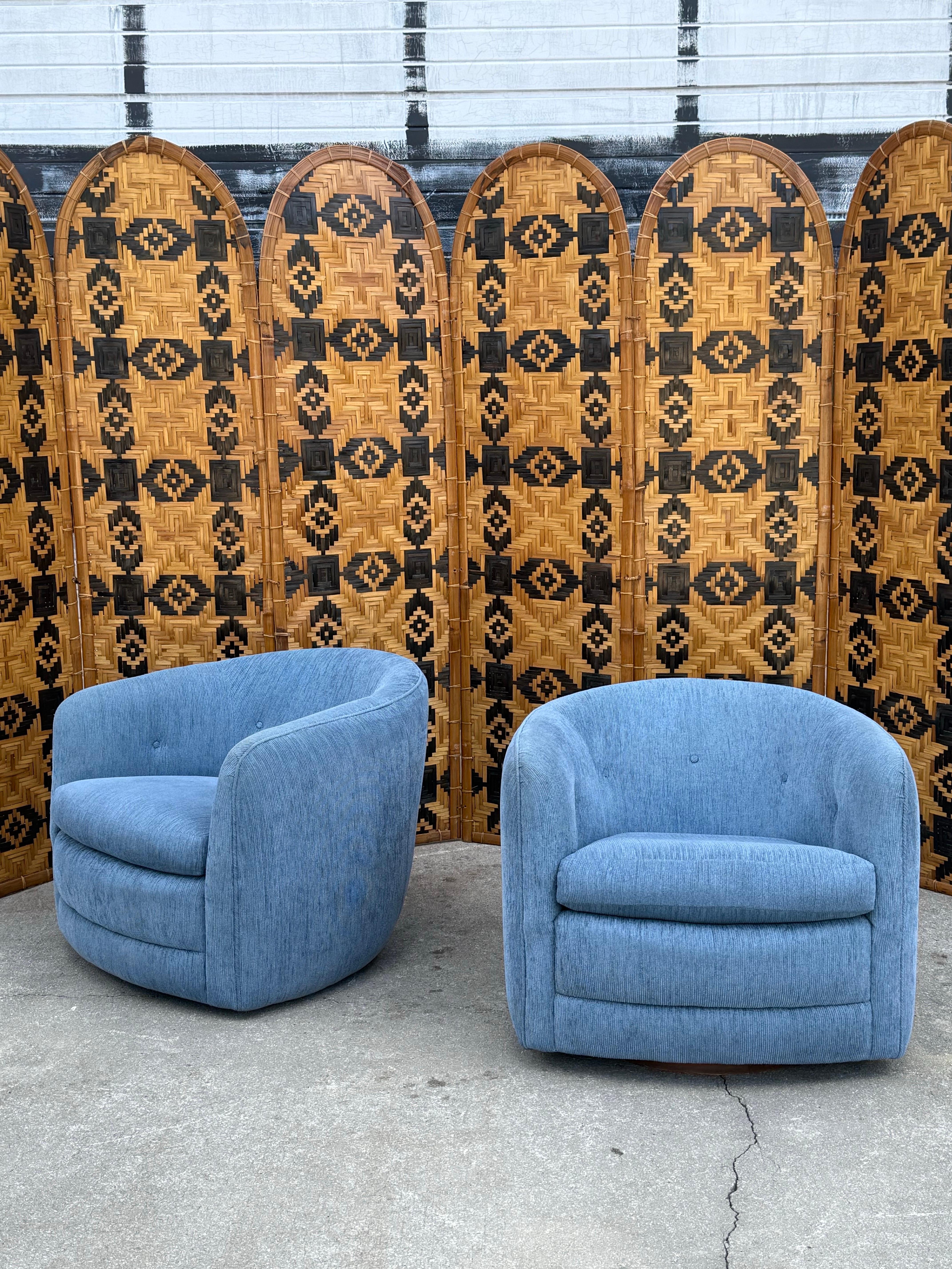 Mid-Century Modern Mid-Century Swivel Rocking Chairs by Milo Baughman - a Pair For Sale