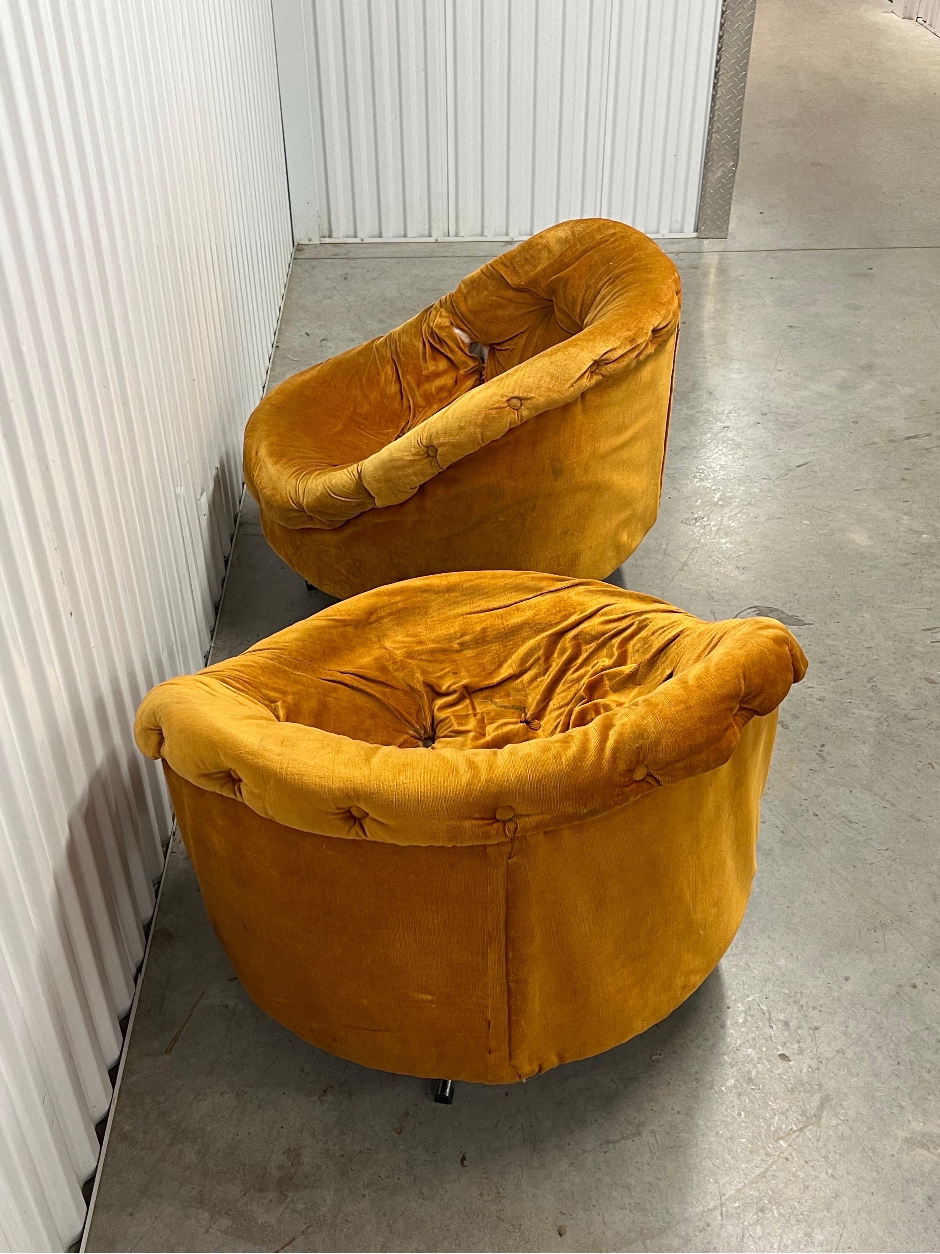 Sillón giratorio redondo Mid Century - un par en venta 8