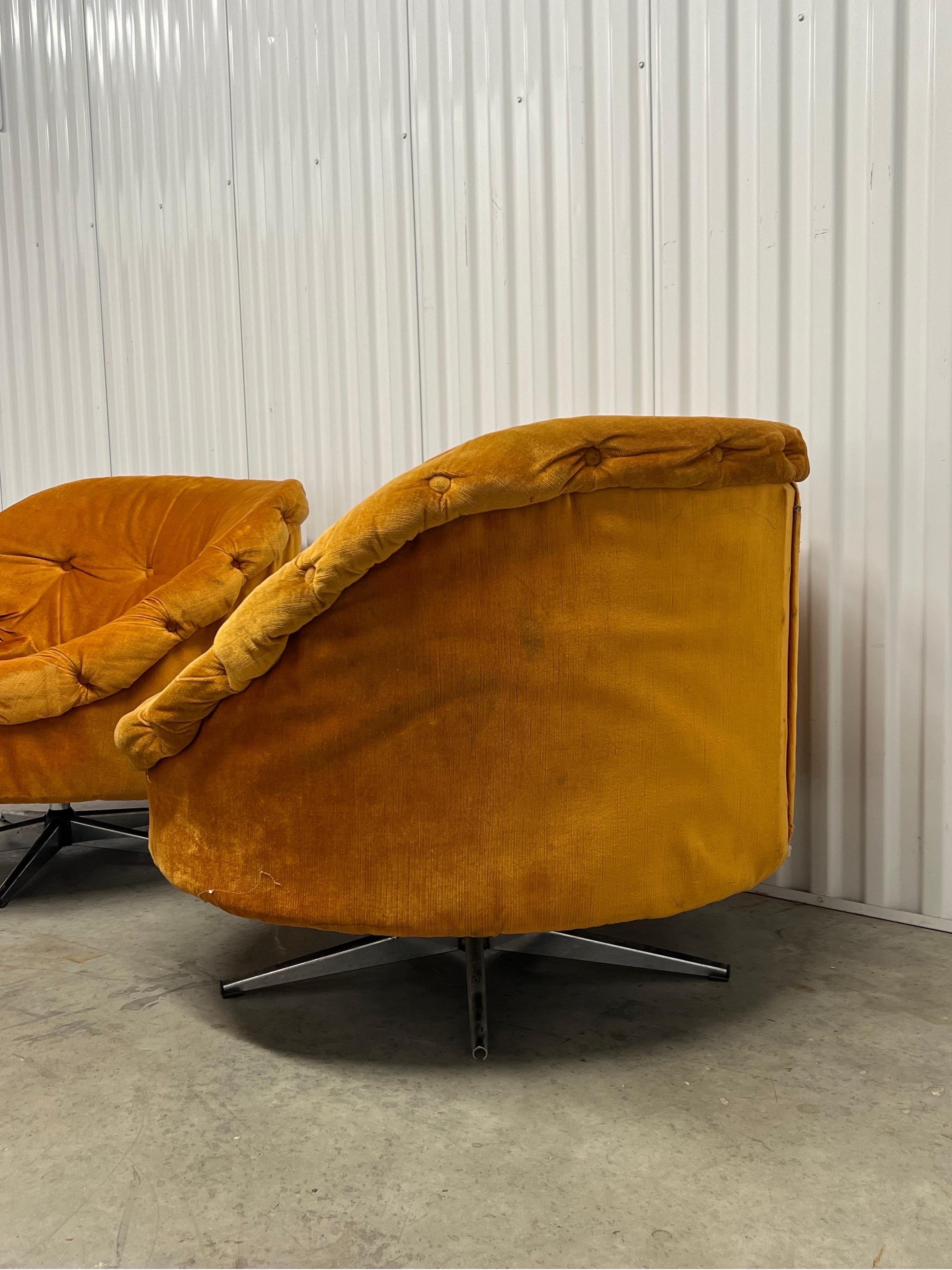 Sillón giratorio redondo Mid Century - un par en venta 1