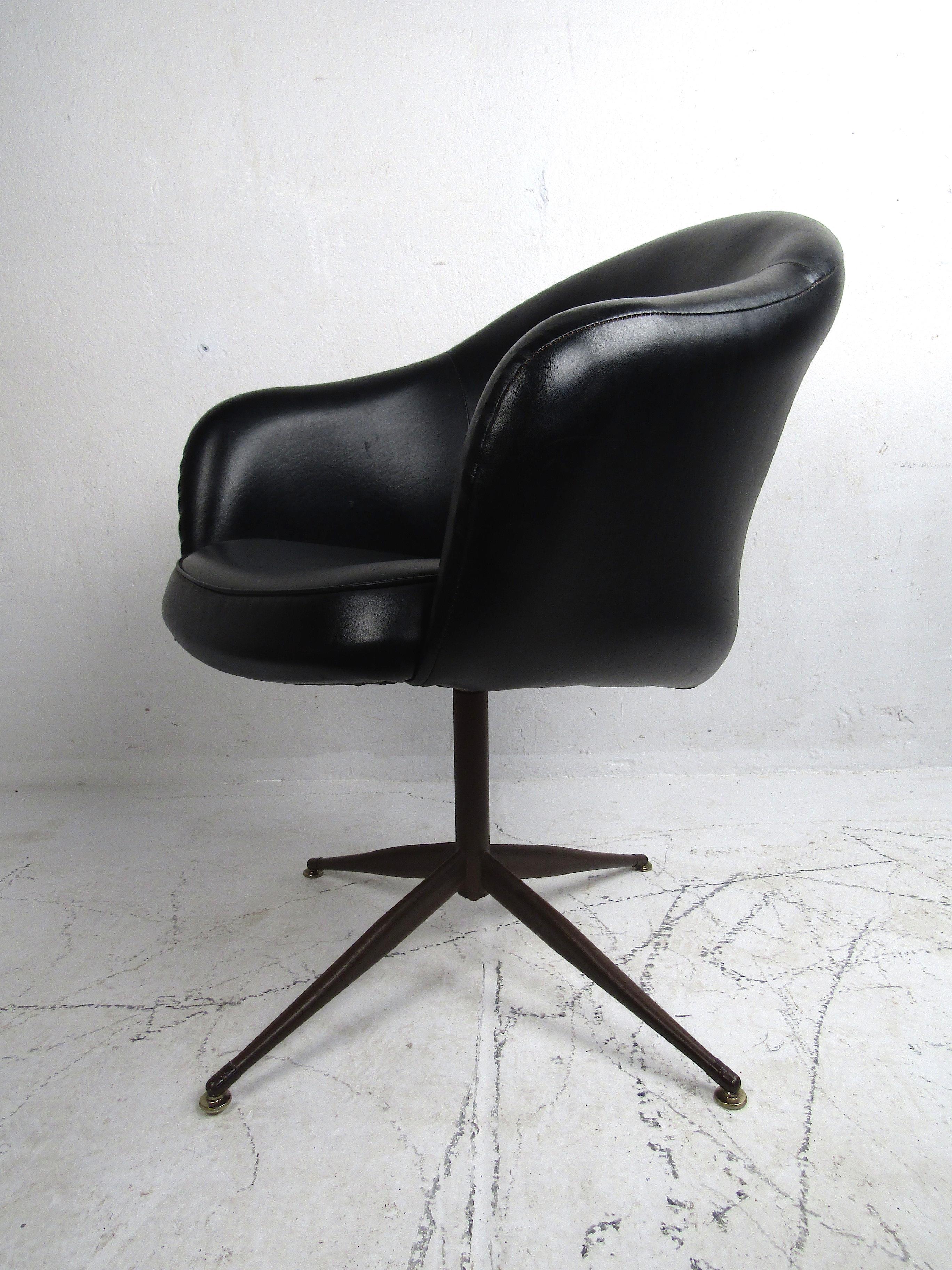 American Midcentury Swiveling Chair by Baumritter