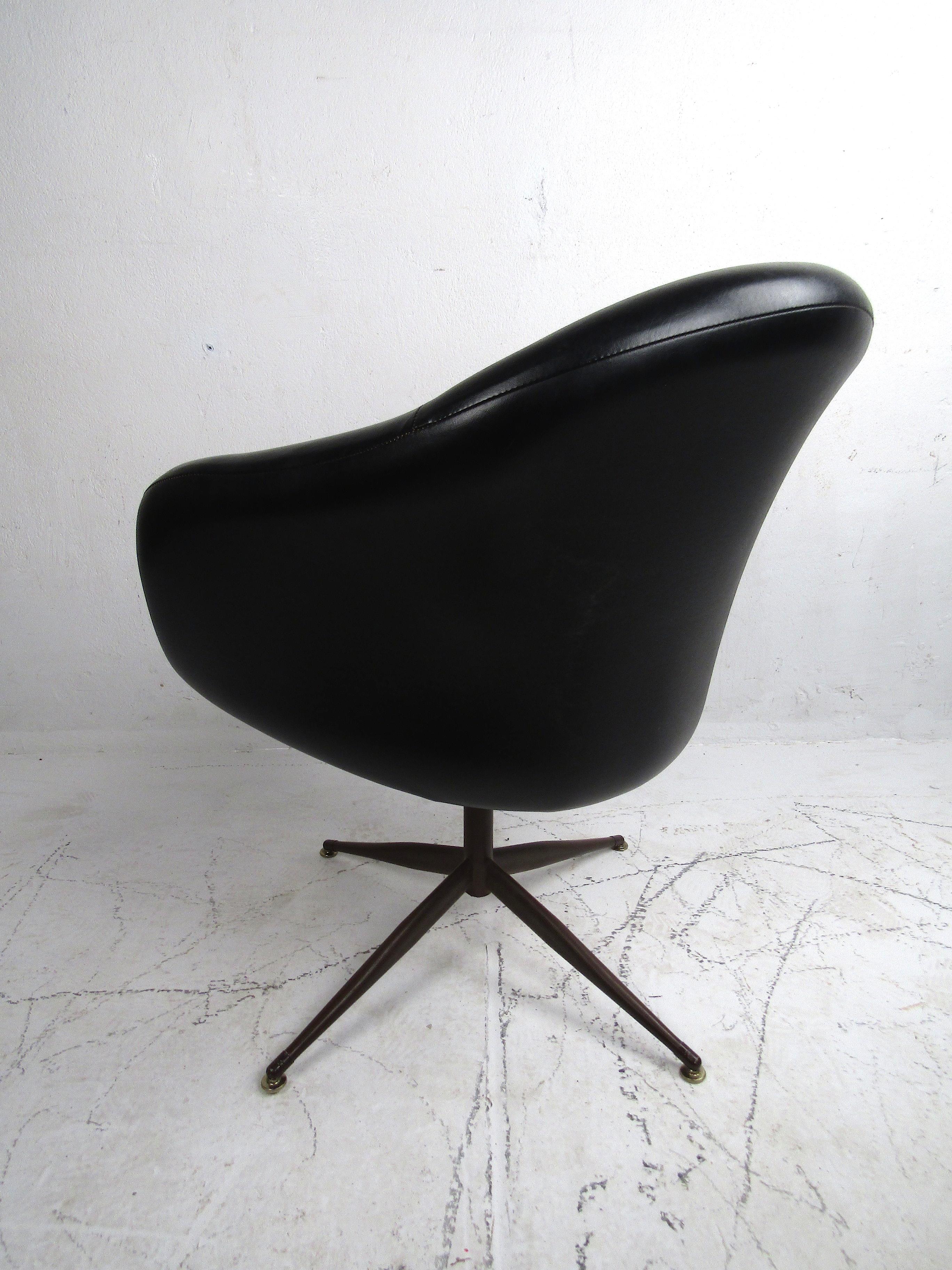 Mid-20th Century Midcentury Swiveling Chair by Baumritter