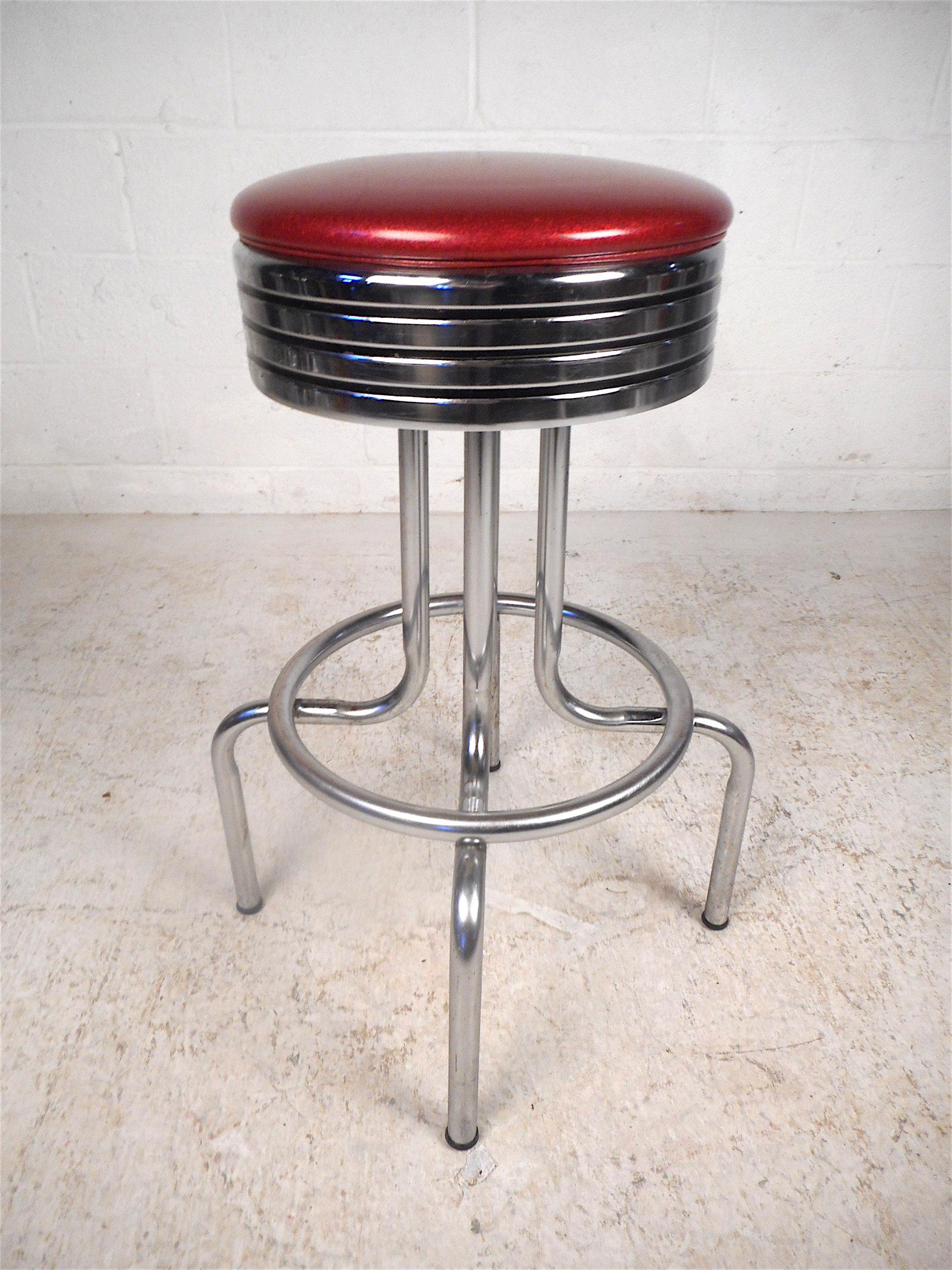 Midcentury Swiveling Stools, Set of 6 In Good Condition In Brooklyn, NY