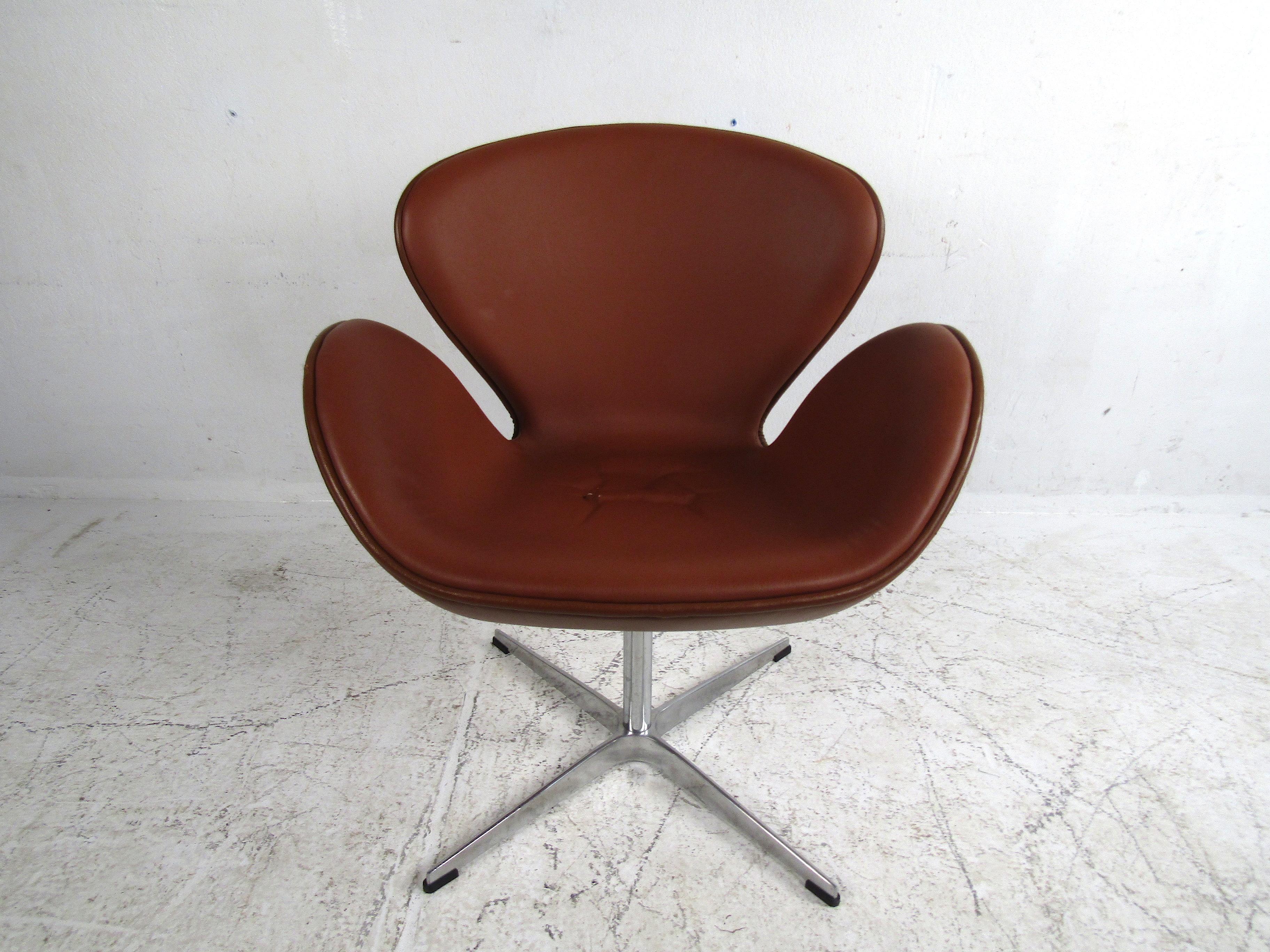 Mid-Century Modern Midcentury Swiveling Swan Chair after Arne Jacobsen For Sale
