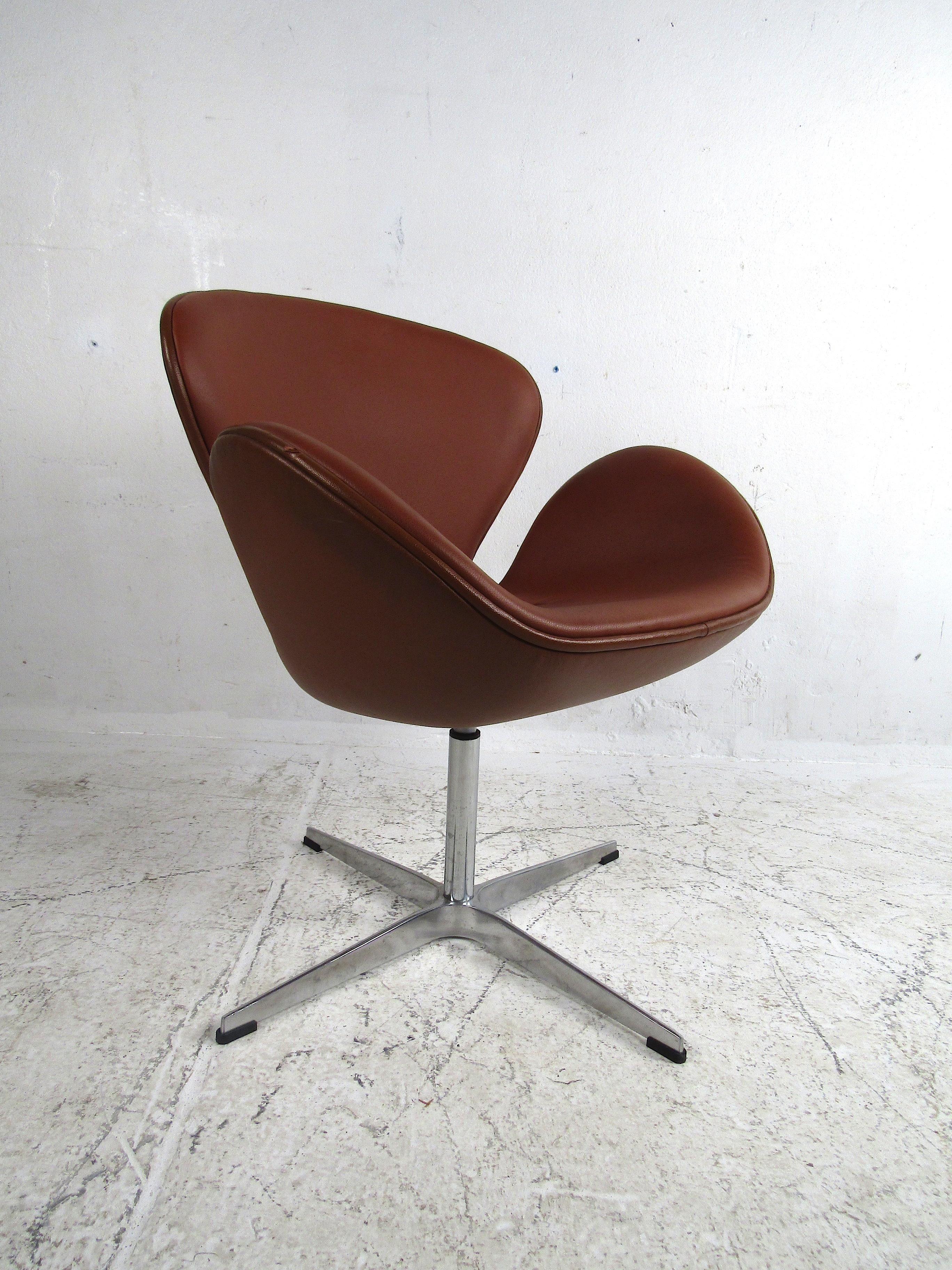 Midcentury Swiveling Swan Chair after Arne Jacobsen In Distressed Condition For Sale In Brooklyn, NY