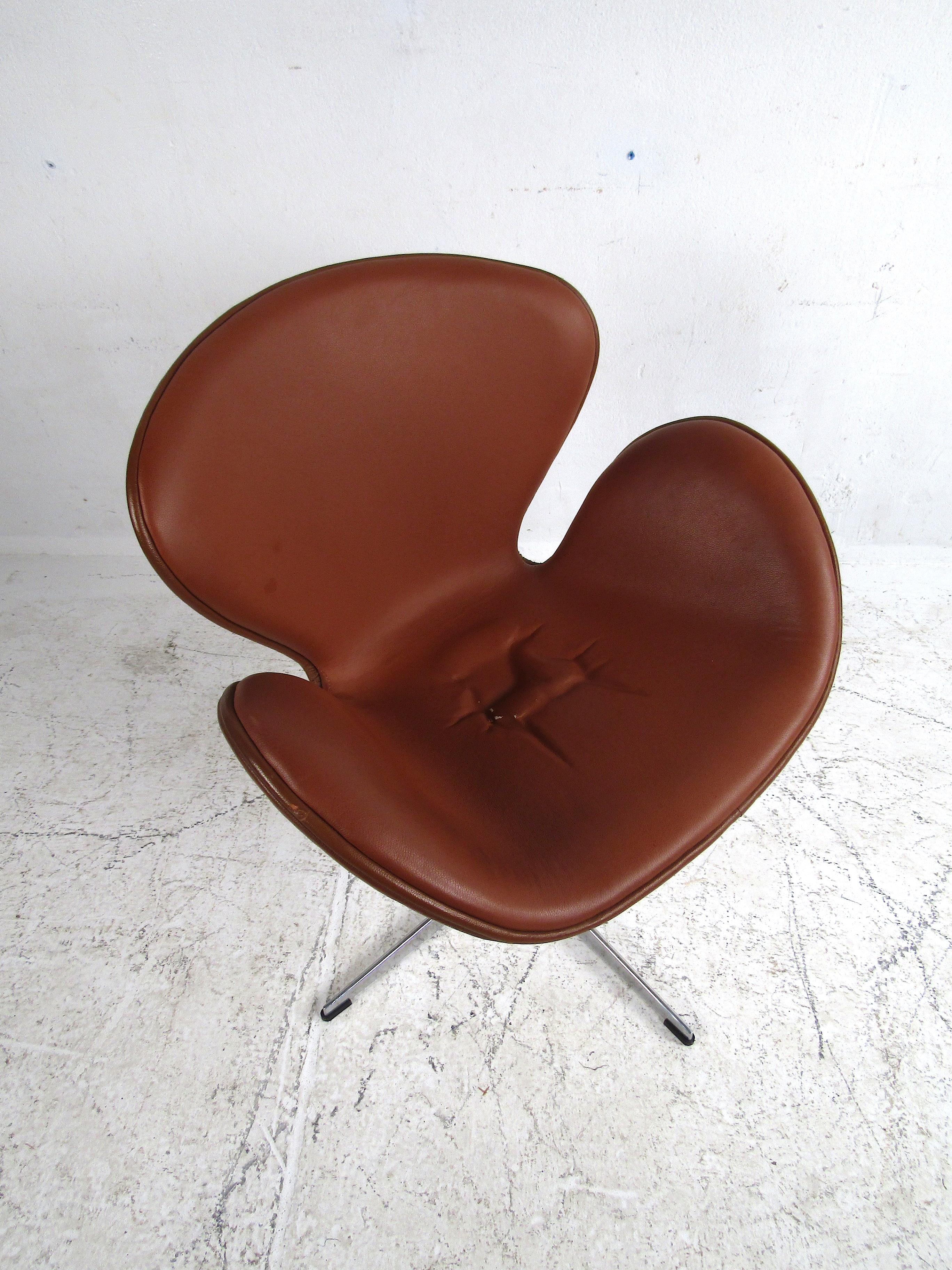 20th Century Midcentury Swiveling Swan Chair after Arne Jacobsen For Sale