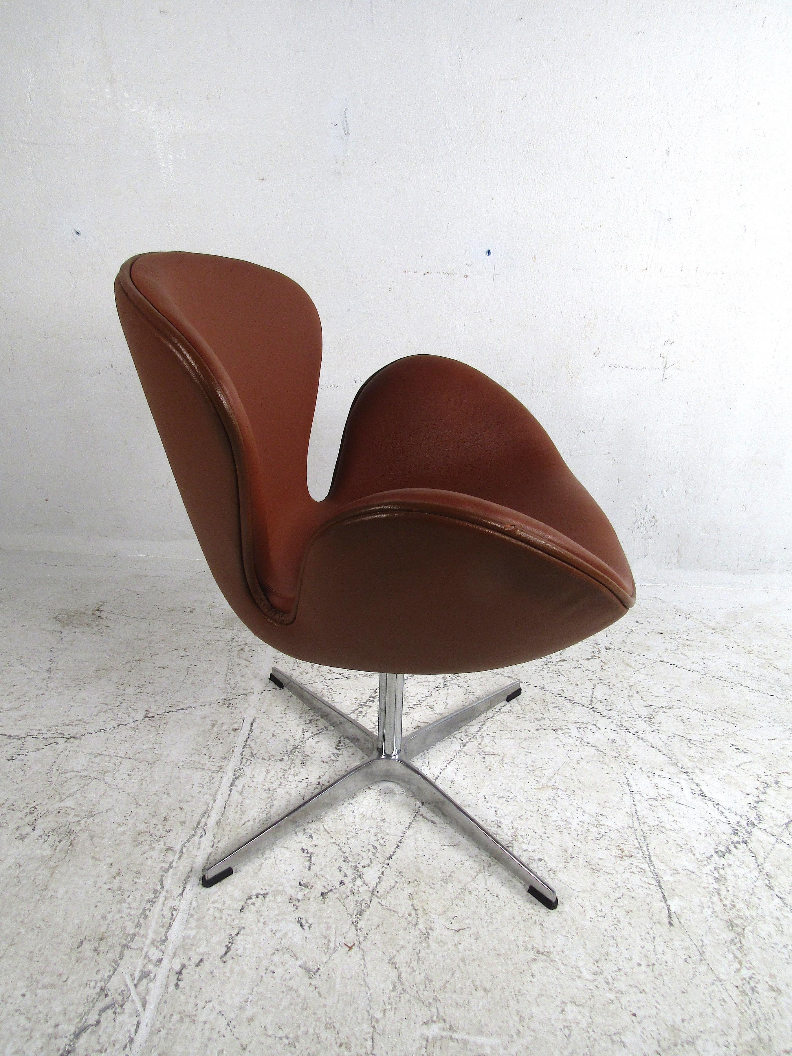 Metal Midcentury Swiveling Swan Chair after Arne Jacobsen For Sale