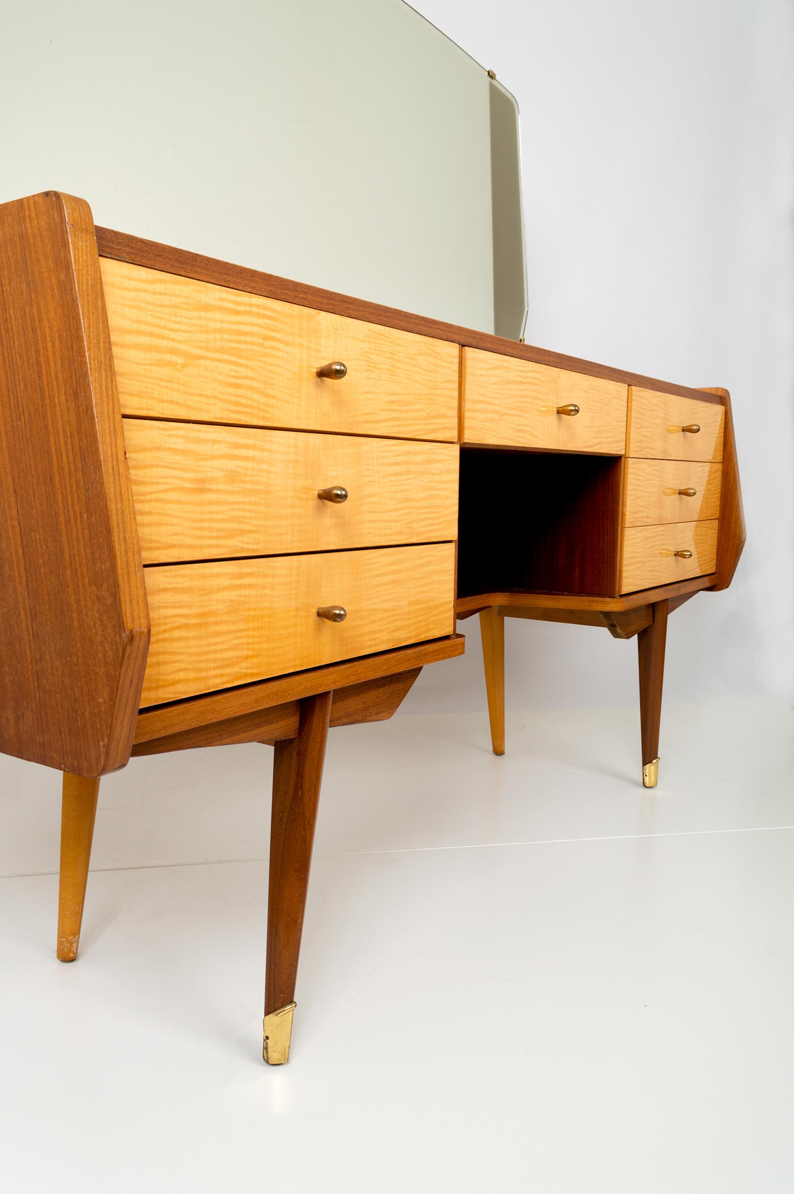 Mid Century Sycamore & Walnut Dressing Table / Vanity Table, Italy, C.1950 In Good Condition In London, GB