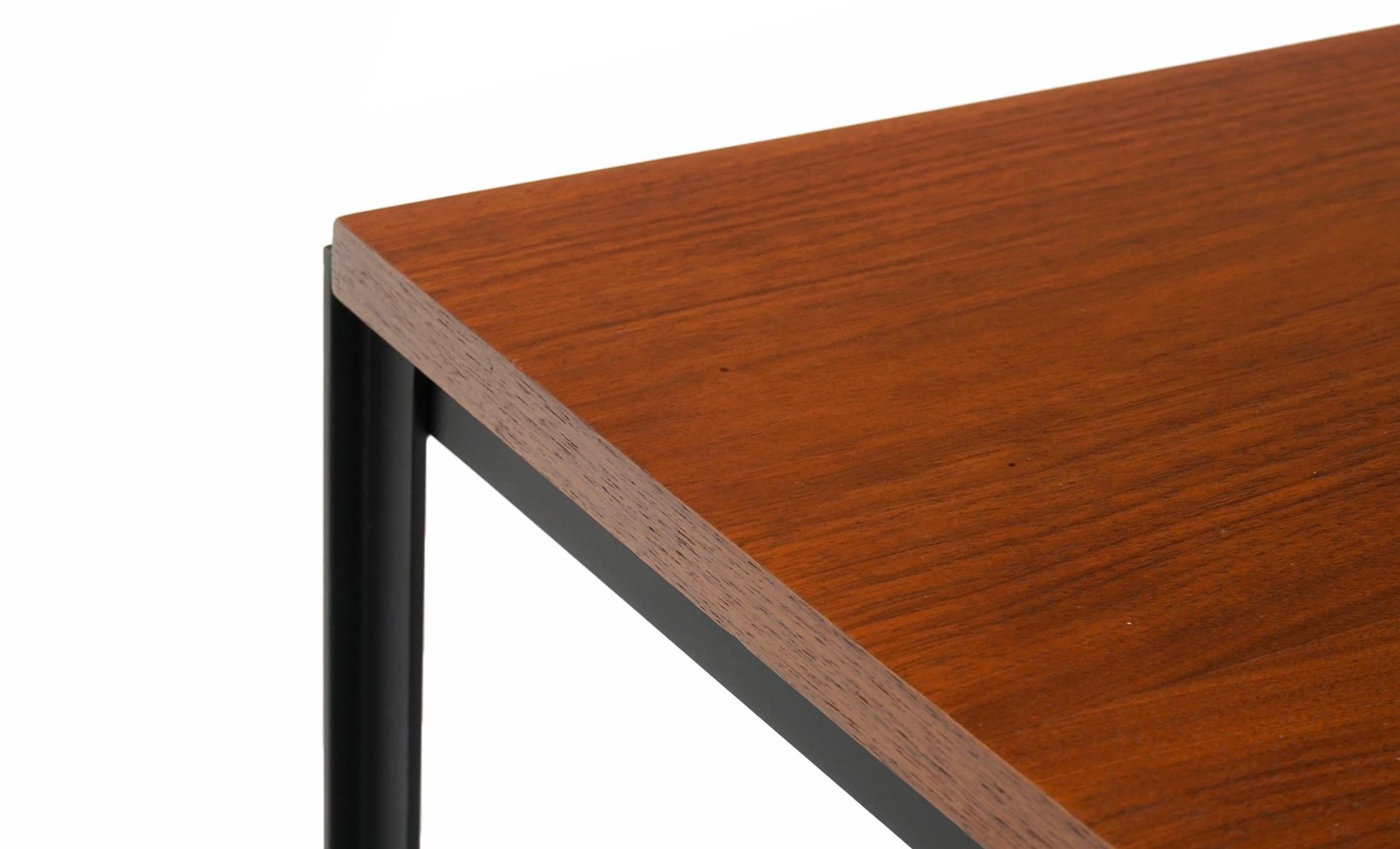 Mesa de centro o banco Mid Century T Angle Walnut Panel de Florence Knoll Estadounidense en venta