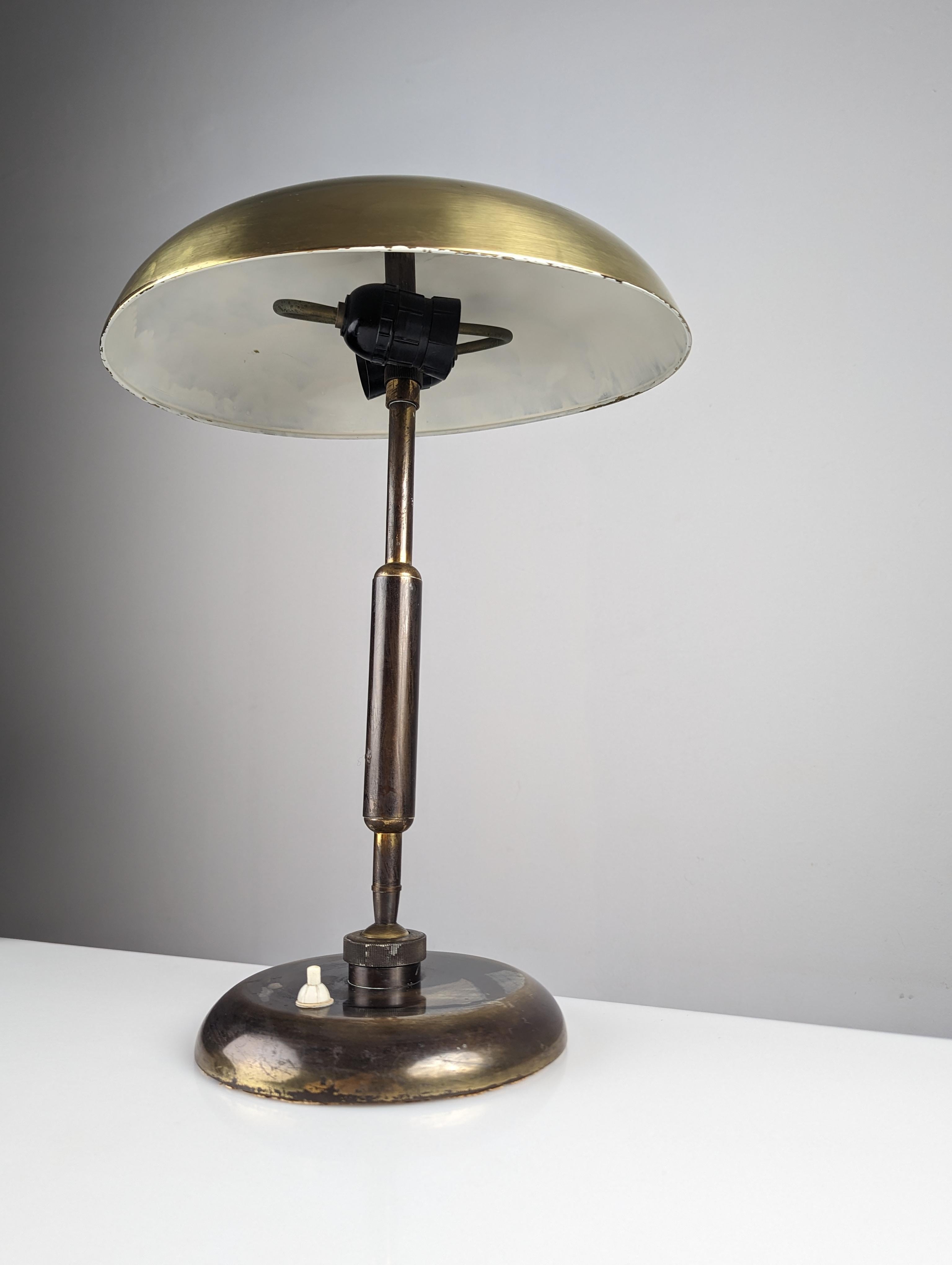 Mid Century table brass lamp by Oscar Torlasco for Lumi In Fair Condition For Sale In Benalmadena, ES