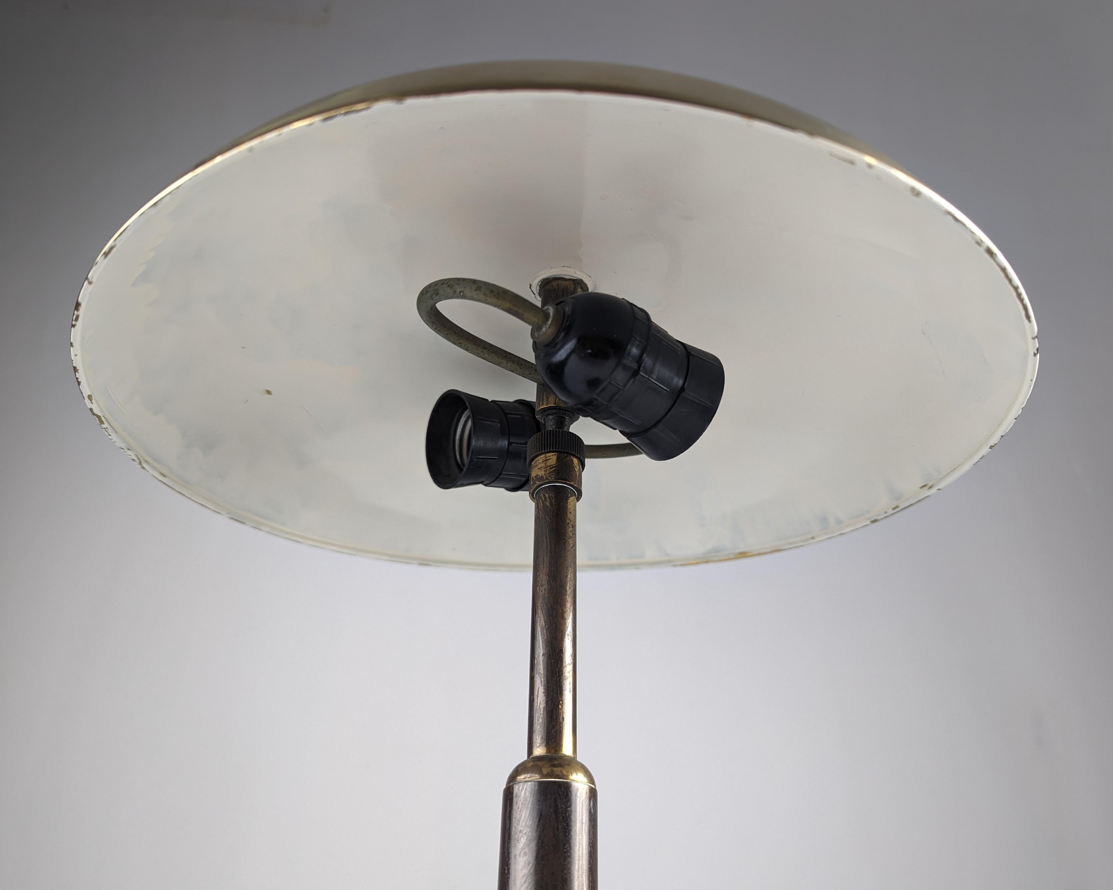 Mid Century table brass lamp by Oscar Torlasco for Lumi For Sale 1
