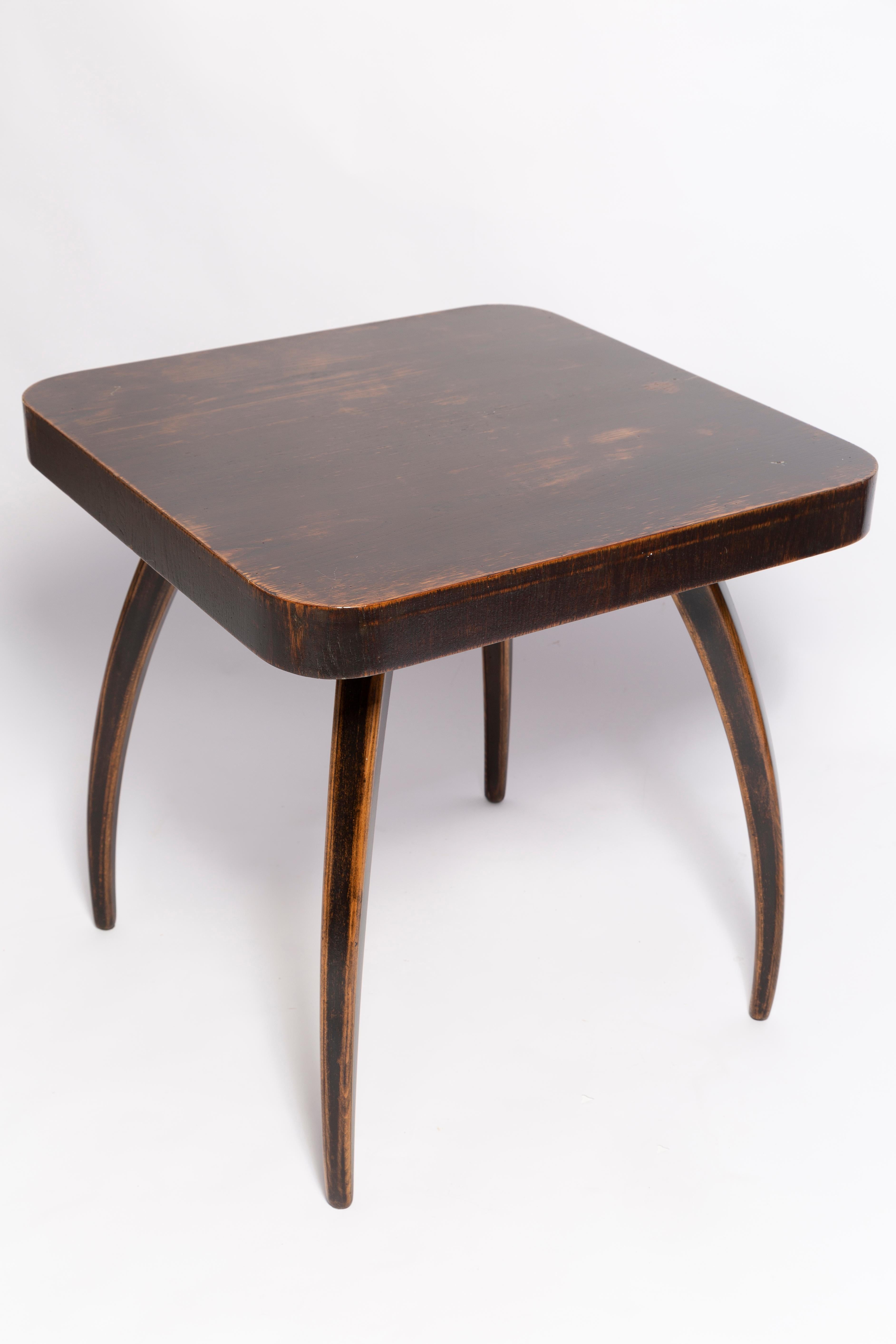 Mid-Century Tisch von Jindřich Halabala und 4 Boucle-Stühle, Europa, 1960er Jahre im Angebot 1