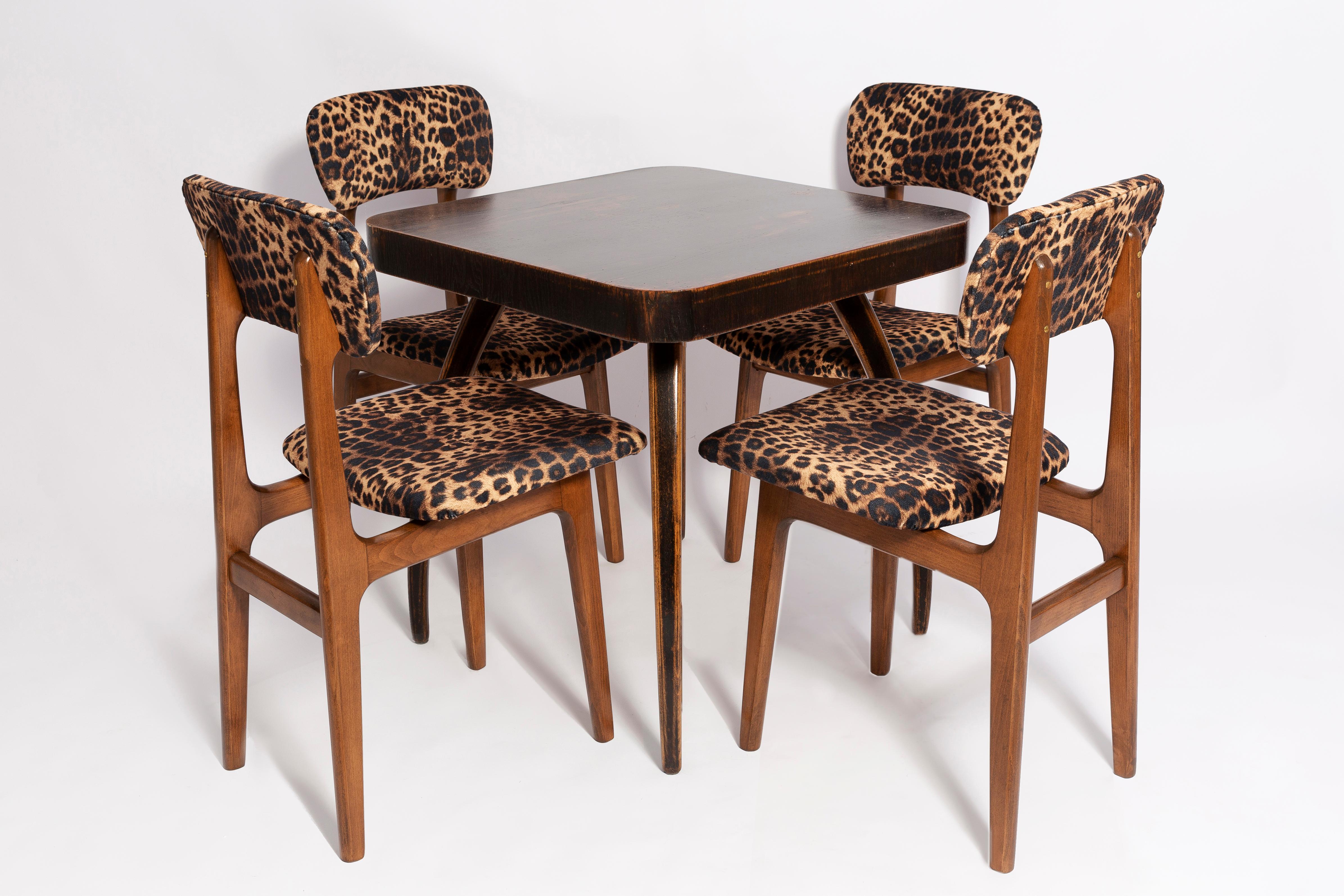 Hand-Painted Mid-Century Table by Jindřich Halabala and Set of 4 Chairs, Europe, 1960s For Sale