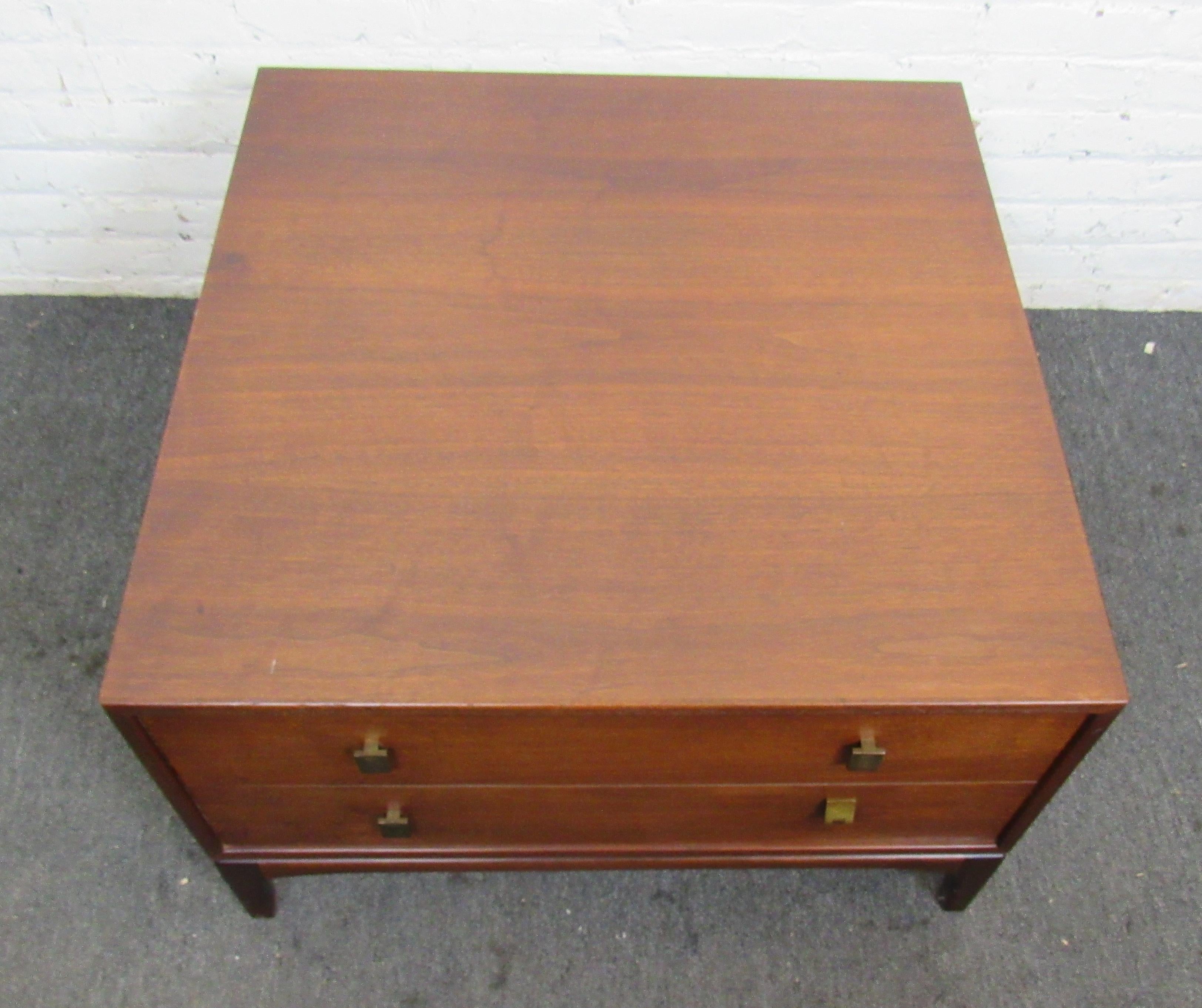 Table mi-siècle moderne par Motif Bon état - En vente à Brooklyn, NY
