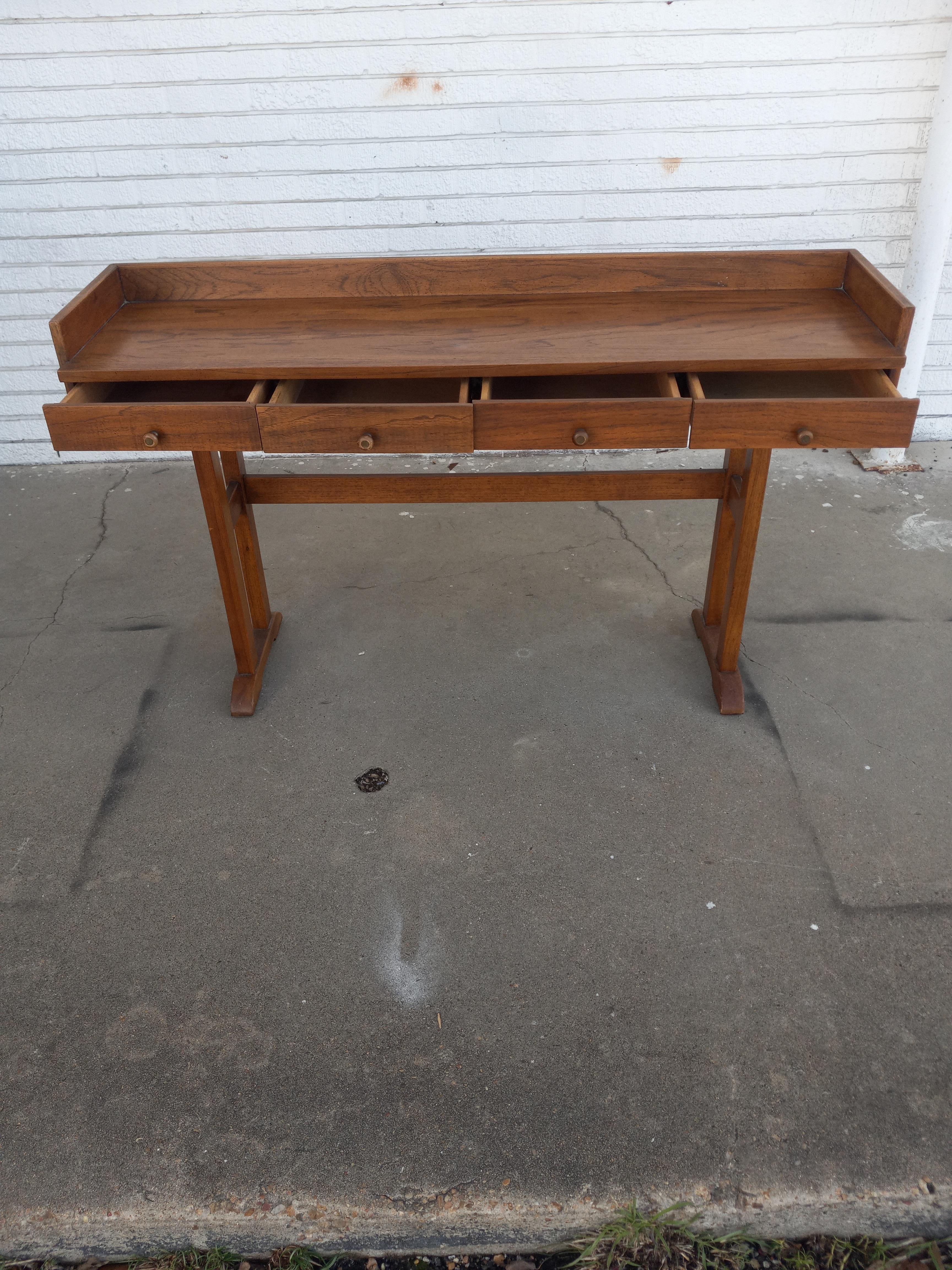Mid Century Table Desk Console In Excellent Condition For Sale In Pasadena, TX