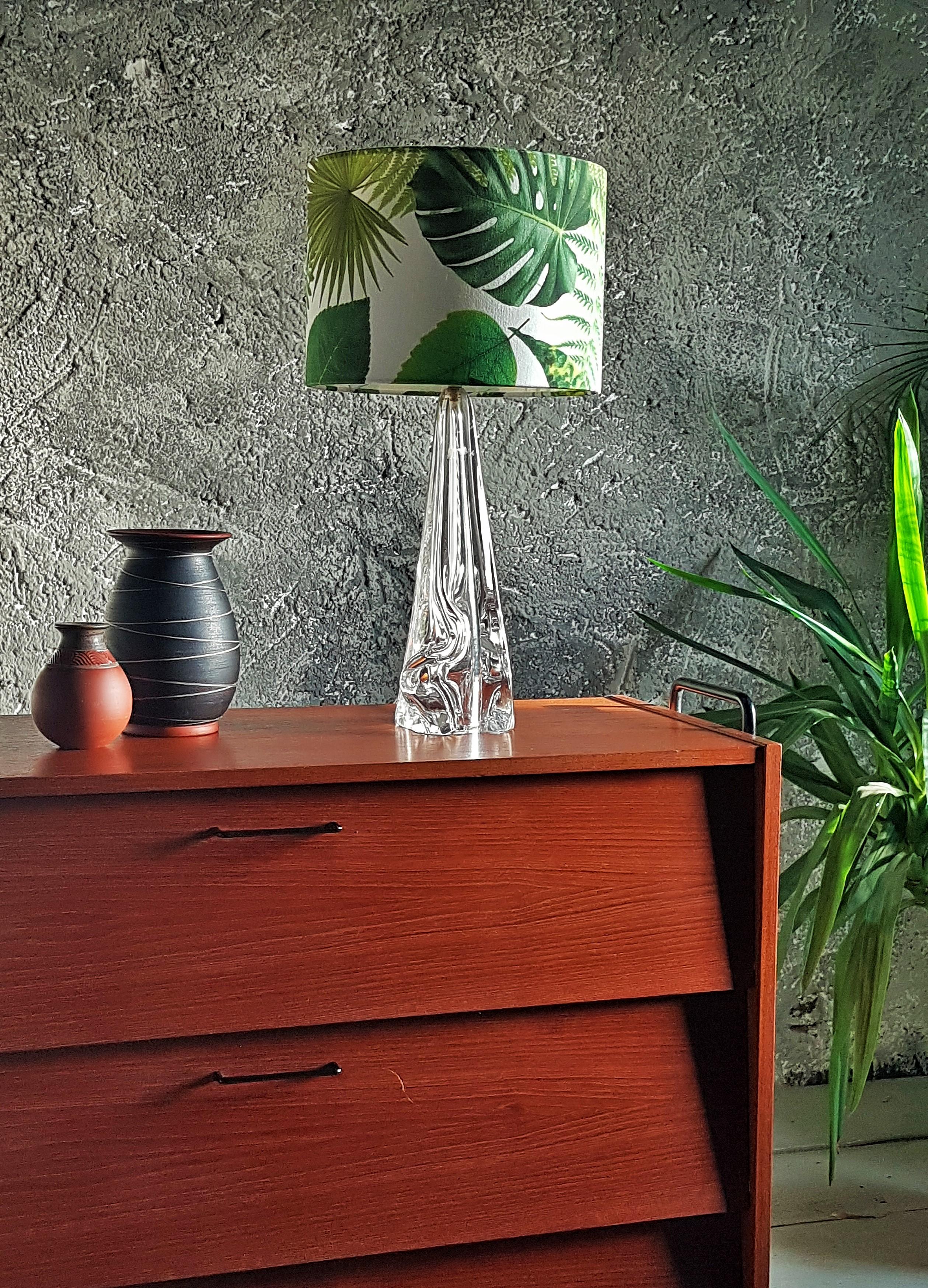 Mid-Century Table Desk Lamp, Chrystal Base Floral Shade, France 1960s In Good Condition For Sale In Saarbruecken, DE