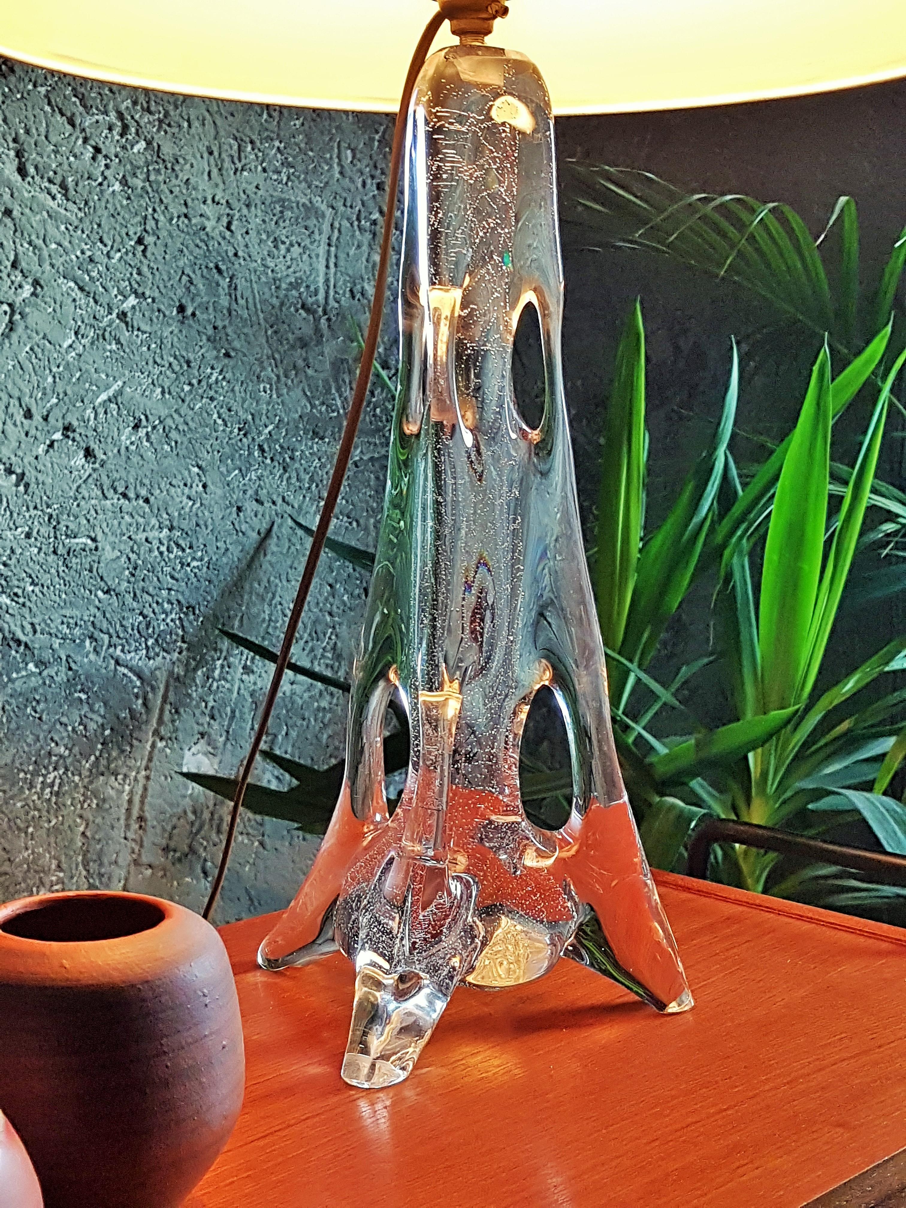 Mid-Century Table Desk Lamp, Chrystal Base with Bubbles, France 1960s In Good Condition For Sale In Saarbruecken, DE