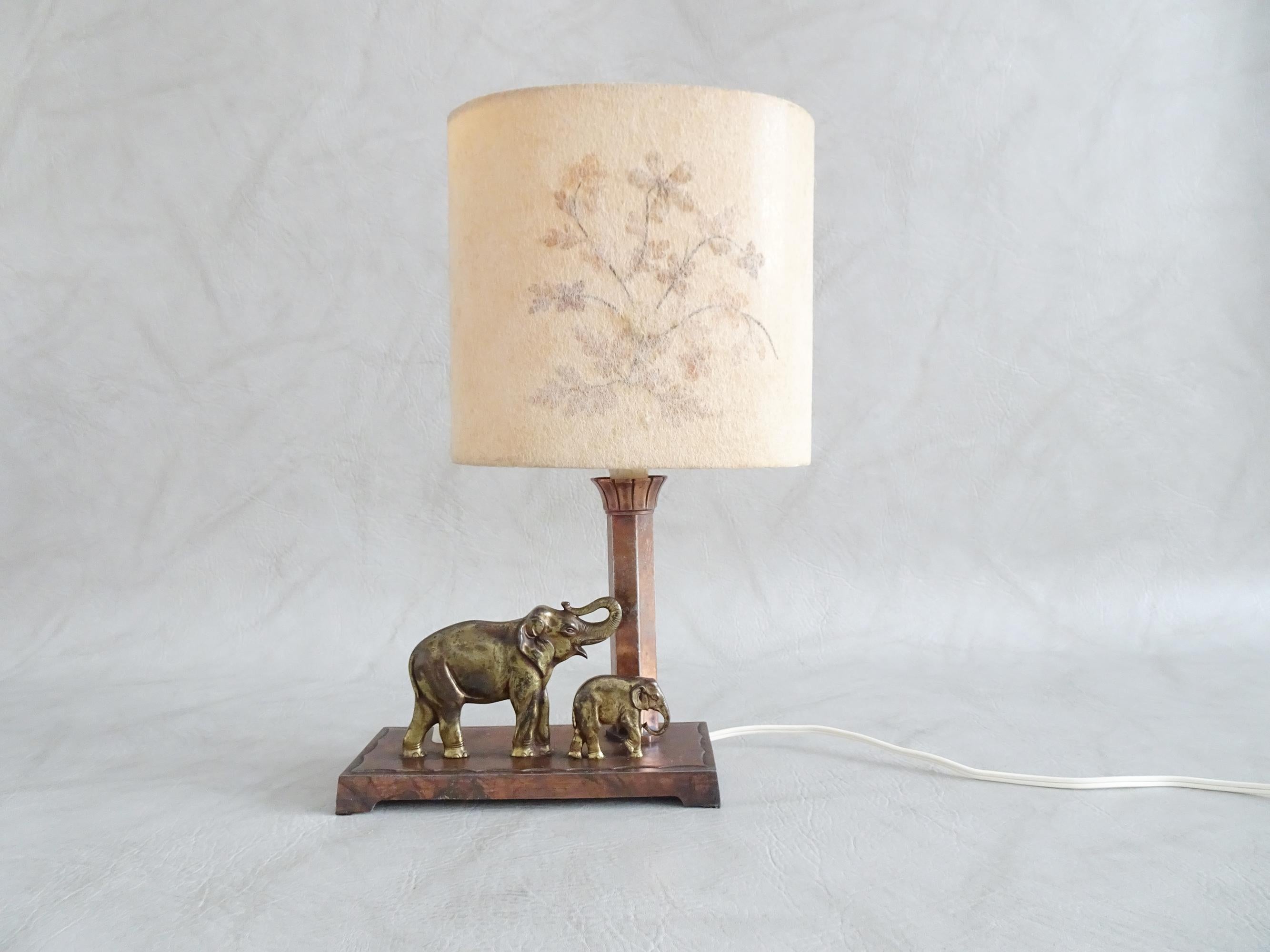 Midcentury table desk lamp elephants, France, 1940s.
Patinated copper foot and brass sculptures. Original shade with dryed flowers.