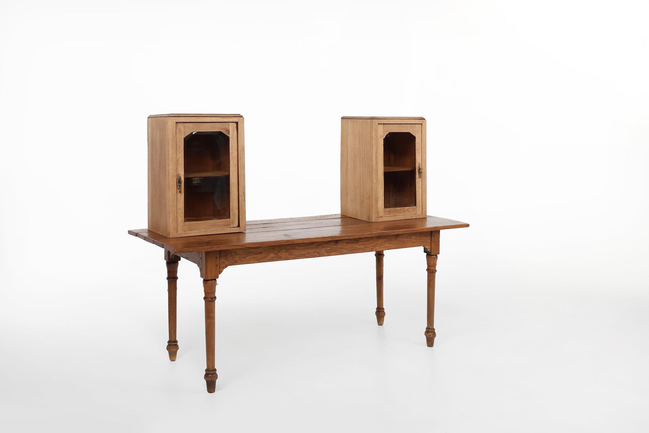 Vitrine de table du milieu du siècle dernier, France, vers 1900 en vente 5