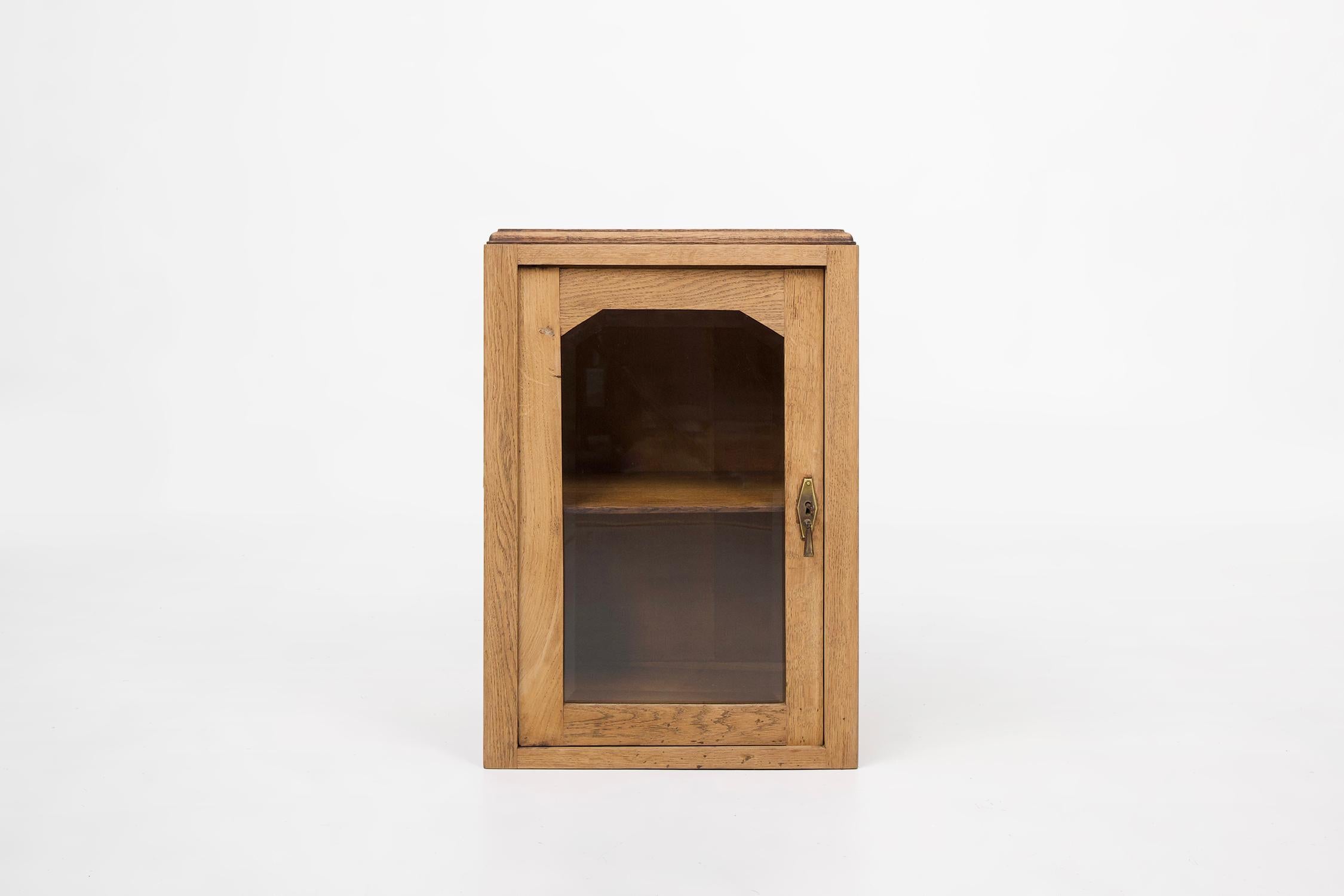 Mid-Century Modern Vitrine de table du milieu du siècle dernier, France, vers 1900 en vente