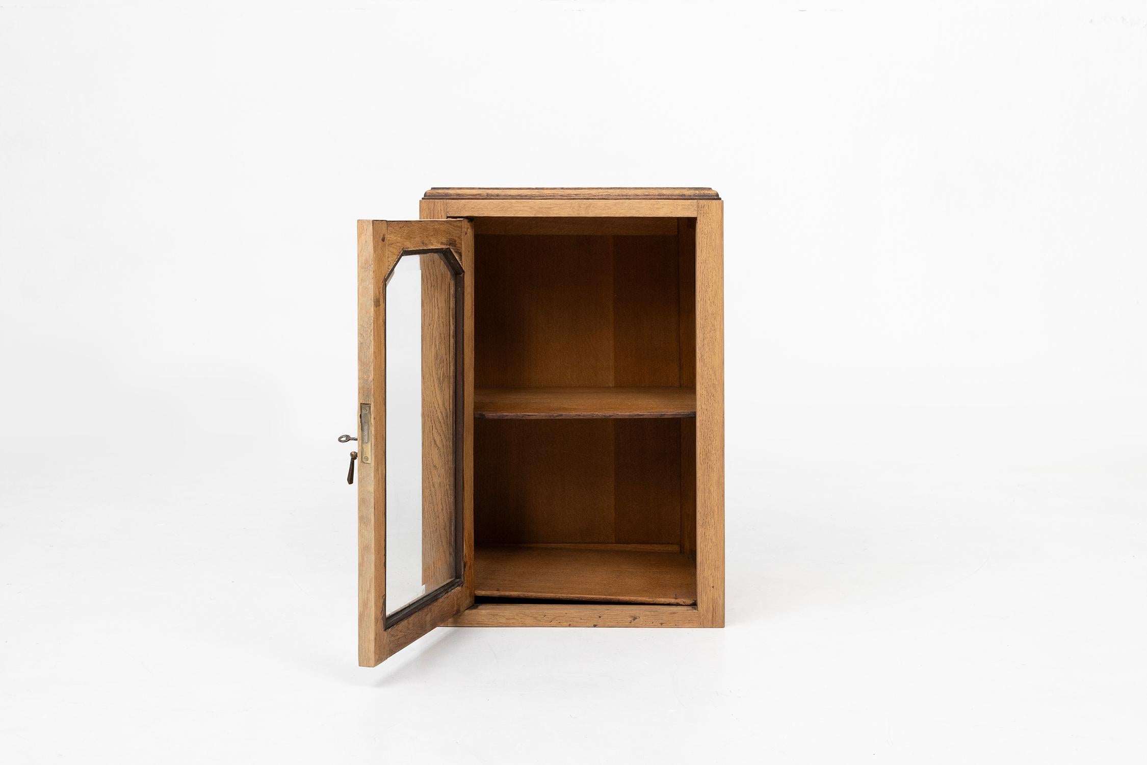 Français Vitrine de table du milieu du siècle dernier, France, vers 1900 en vente