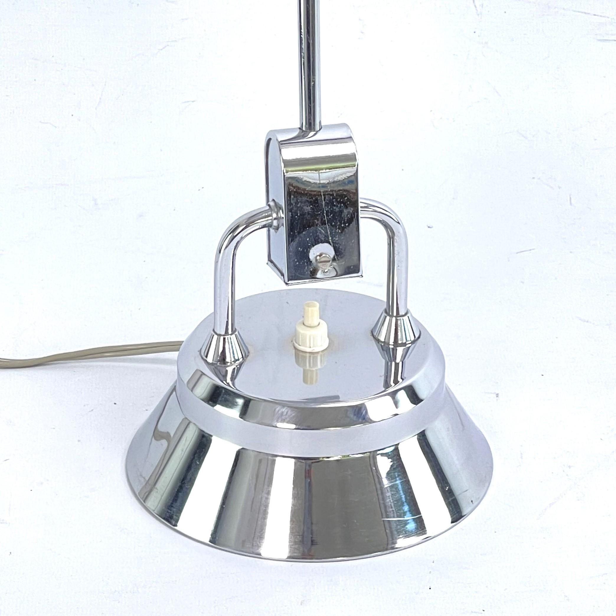 Lampe de table JUMO 600 Longneck sélectionnée par Charlotte Perriand, années 1930 Bon état à Bingen am Rhein, RP