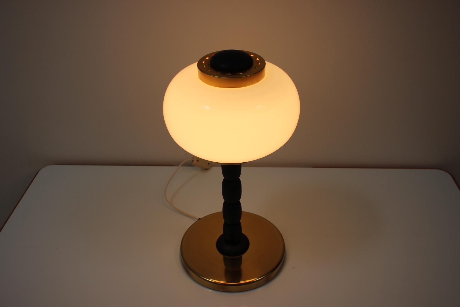 Tischlampe aus der Mitte des Jahrhunderts, 1970er Jahre im Angebot 1