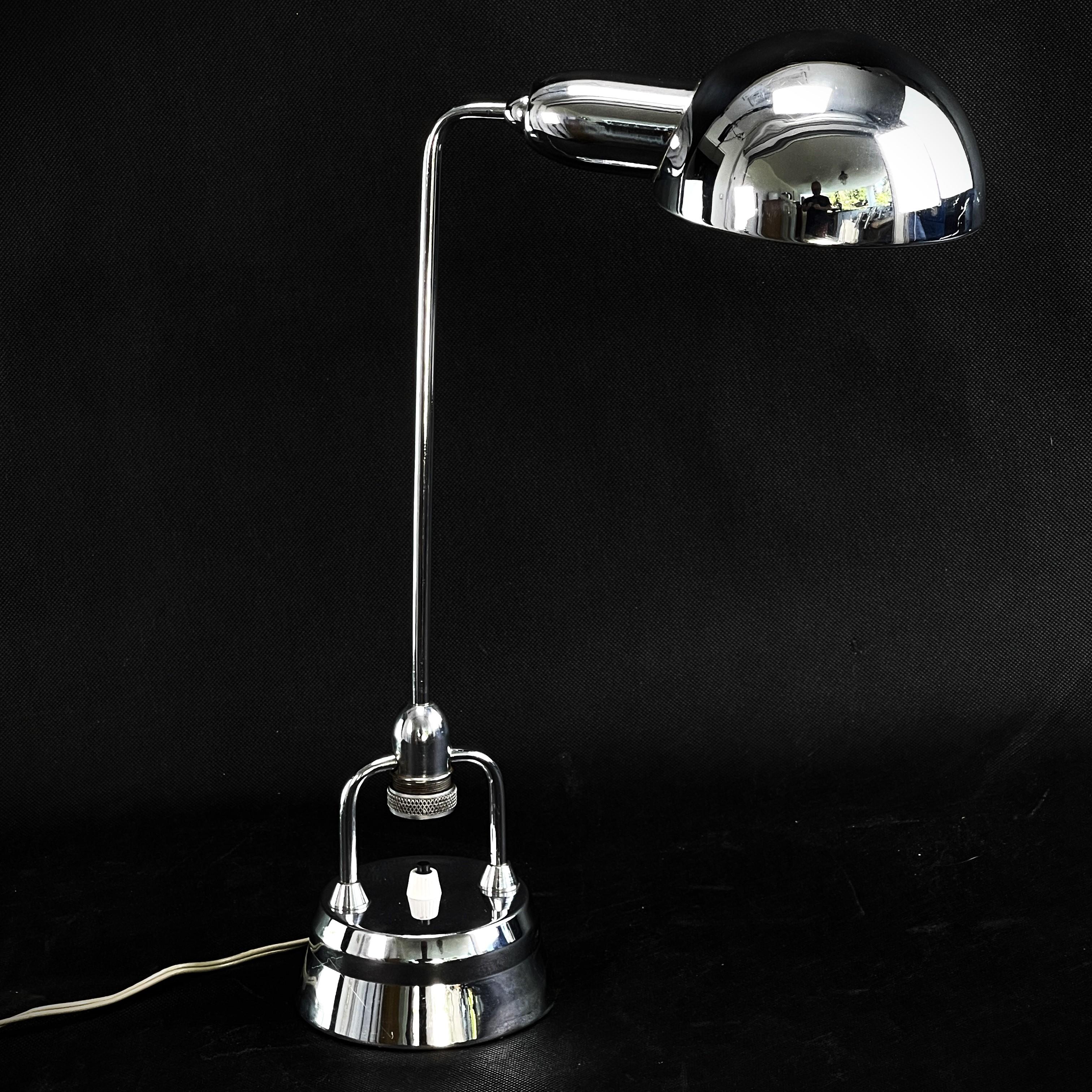 Art Deco table lamp from JUMO - 1930s

The table lamp was designed by the French. Designer Charlotte Perriand for the exhibition 