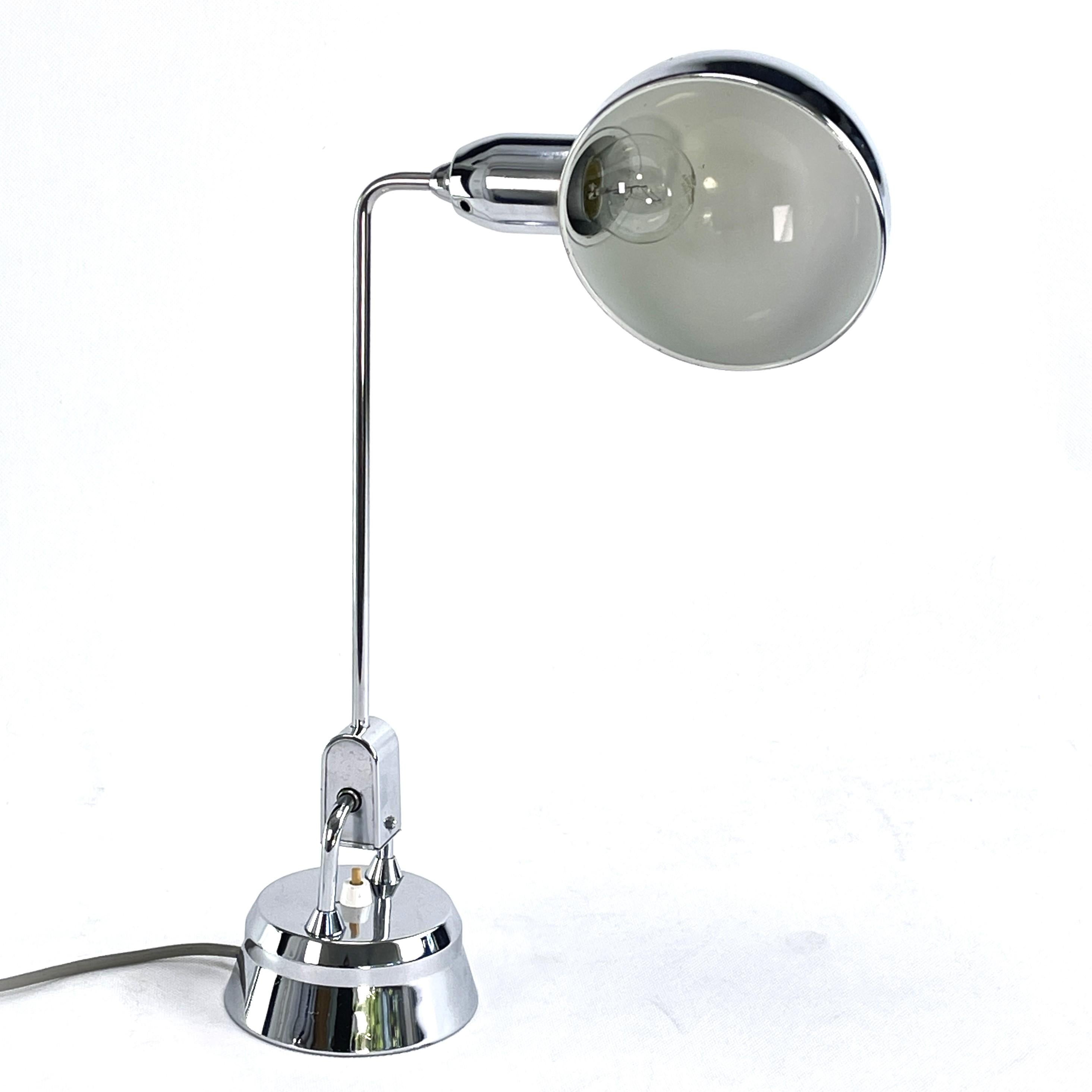 Mid-Century Modern Lampe de bureau du milieu du siècle 600 sélectionnée par Charlotte Perriand pour Jumo, années 1930 en vente