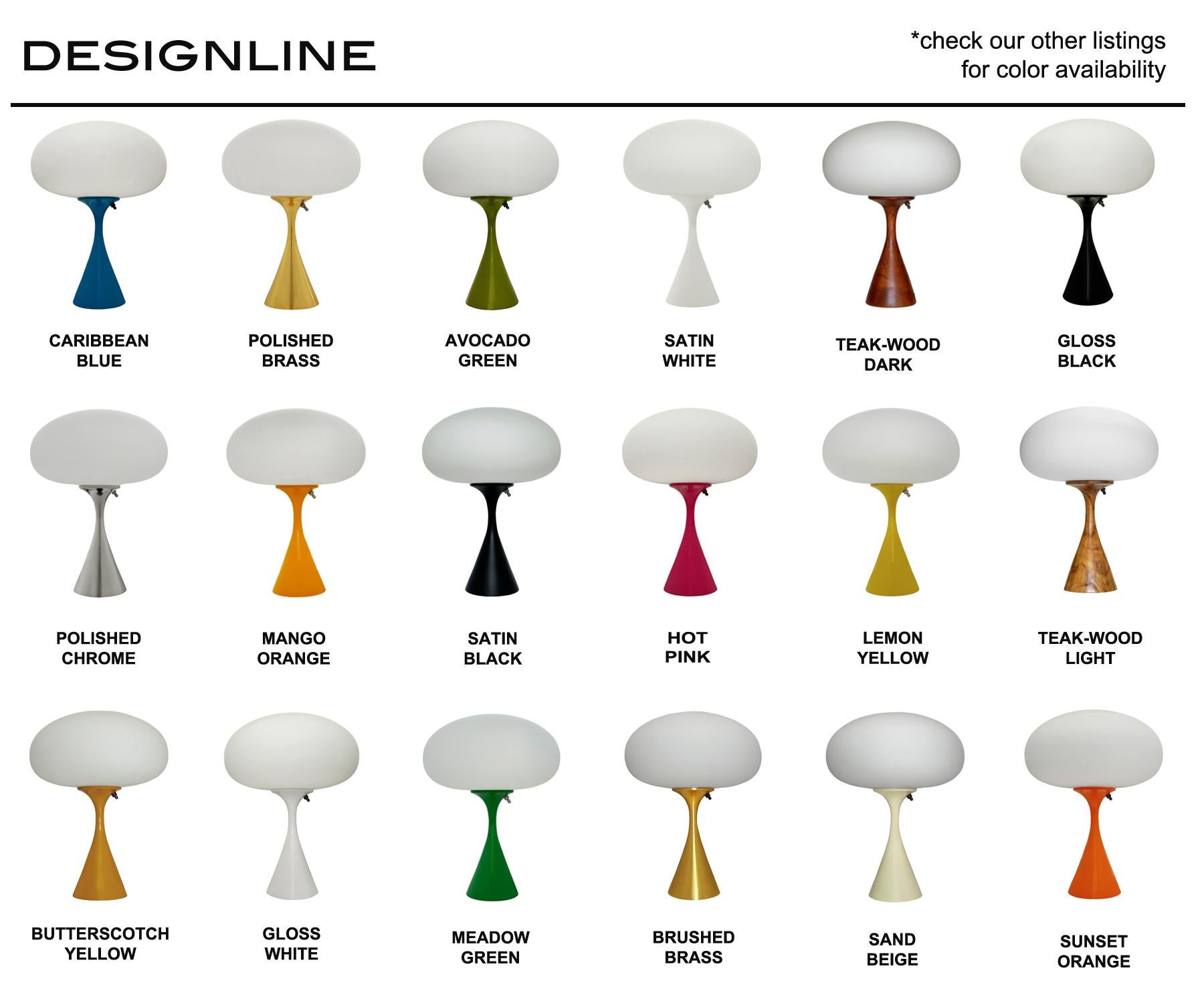 Lampada da tavolo Mid Century di Designline in arancione retrò con paralume smerigliato bianco In condizioni Nuovo in vendita a Philadelphia, PA