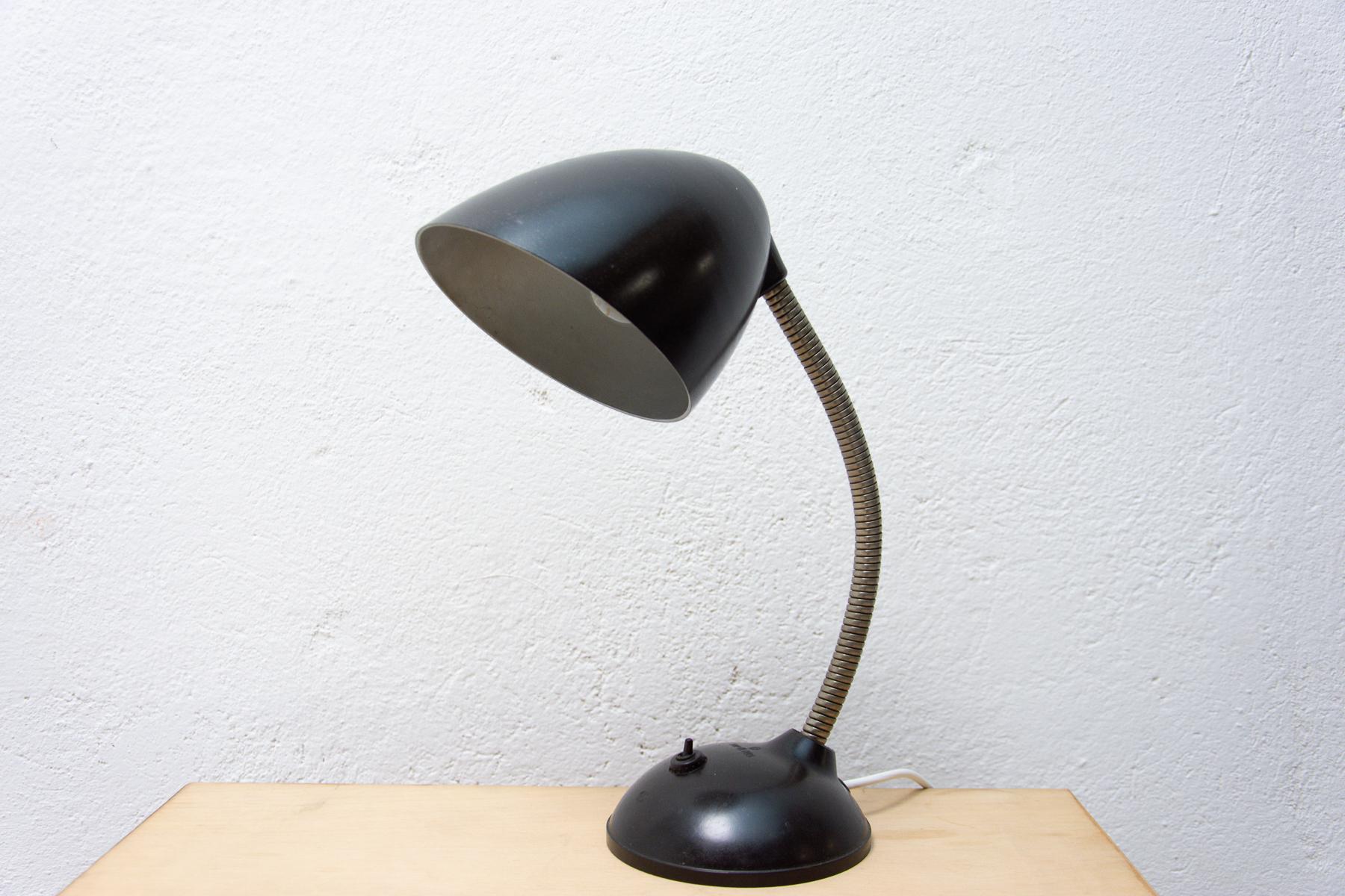Tchèque Lampe de bureau du milieu du siècle dernier d'Eric Kirkman Cole pour Elektrosvit, années 1940 en vente