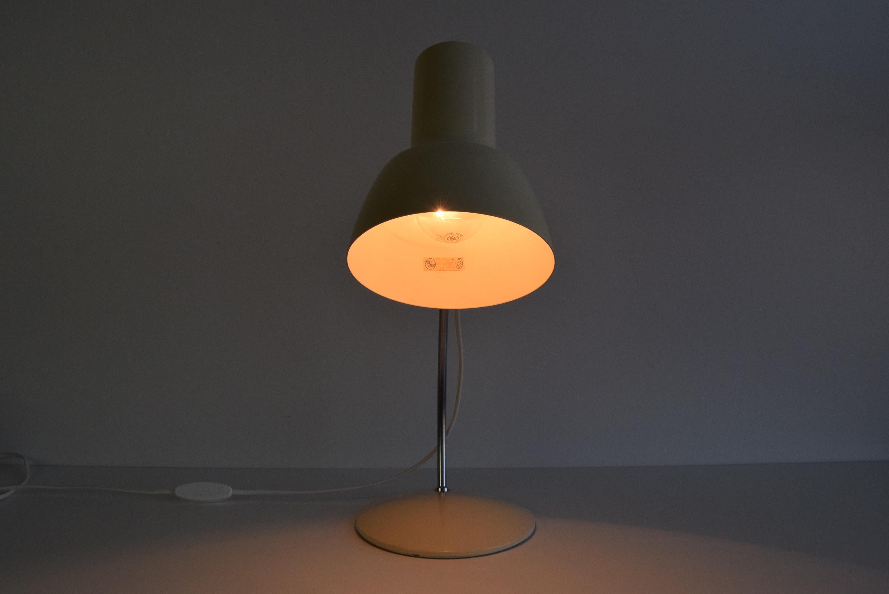 Tchèque Lampe de table du milieu du siècle par Josef Hůrka pour Napako, années 1960. en vente