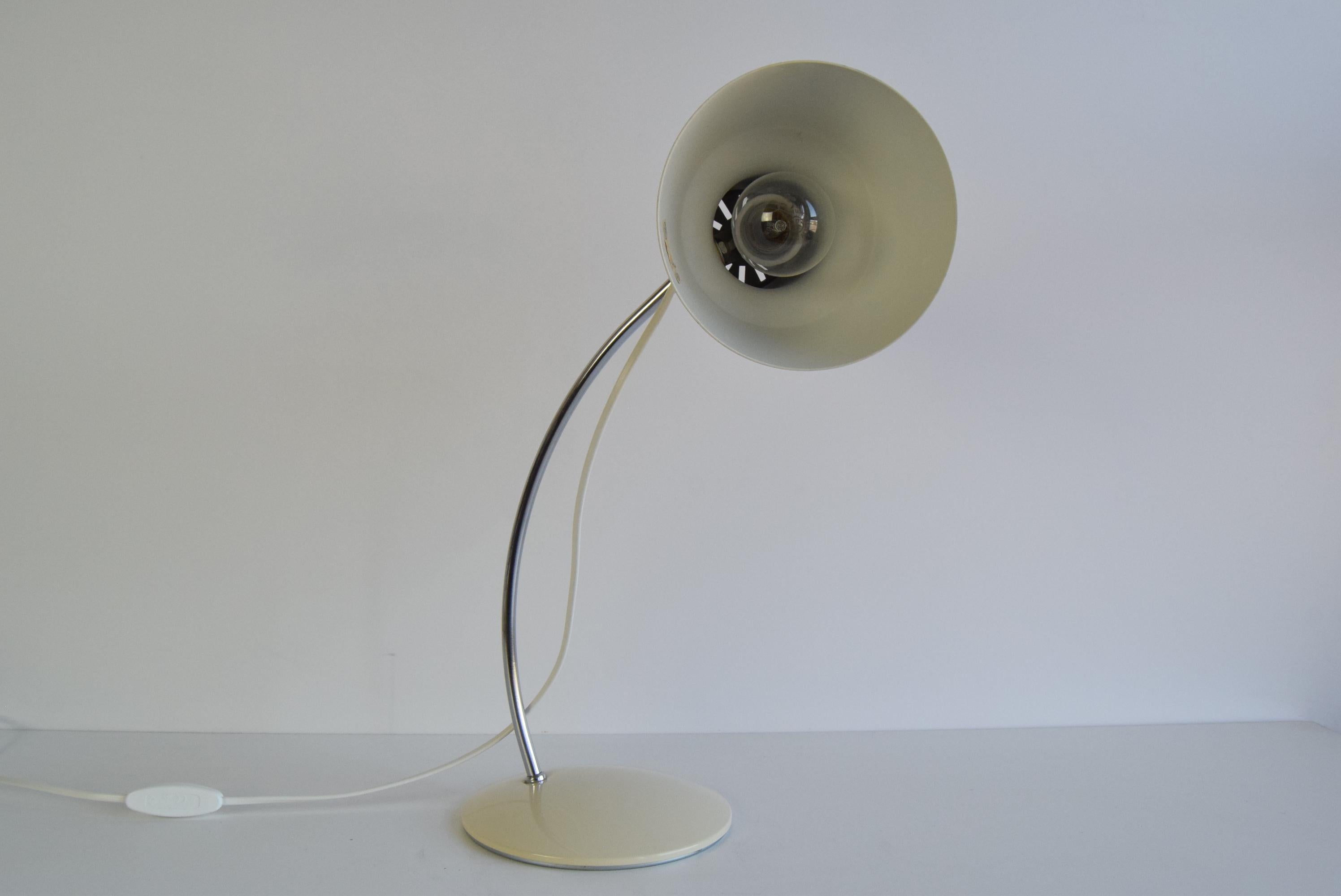Milieu du XXe siècle Lampe de table du milieu du siècle par Josef Hůrka pour Napako, années 1960. en vente
