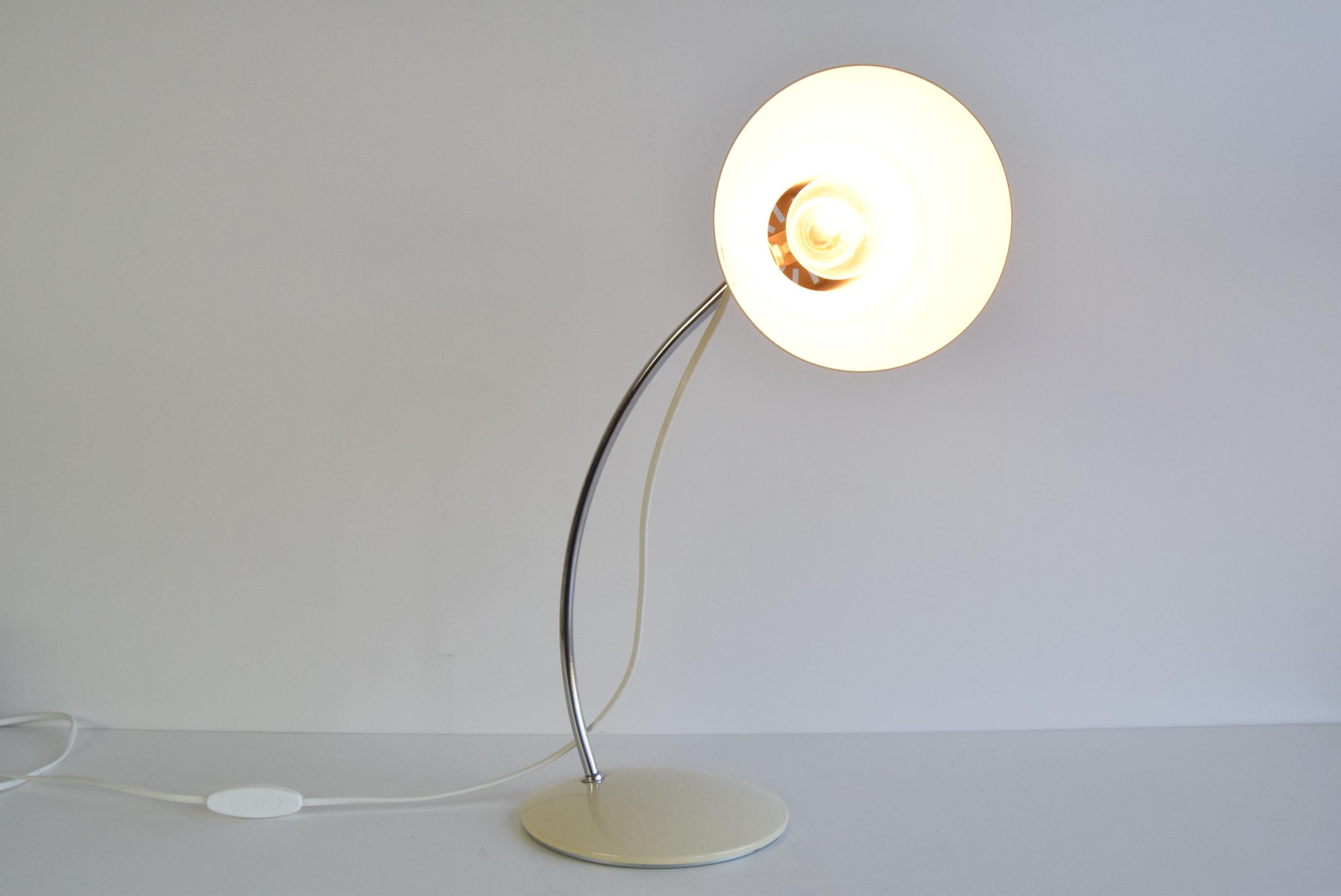 Métal Lampe de table du milieu du siècle par Josef Hůrka pour Napako, années 1960. en vente