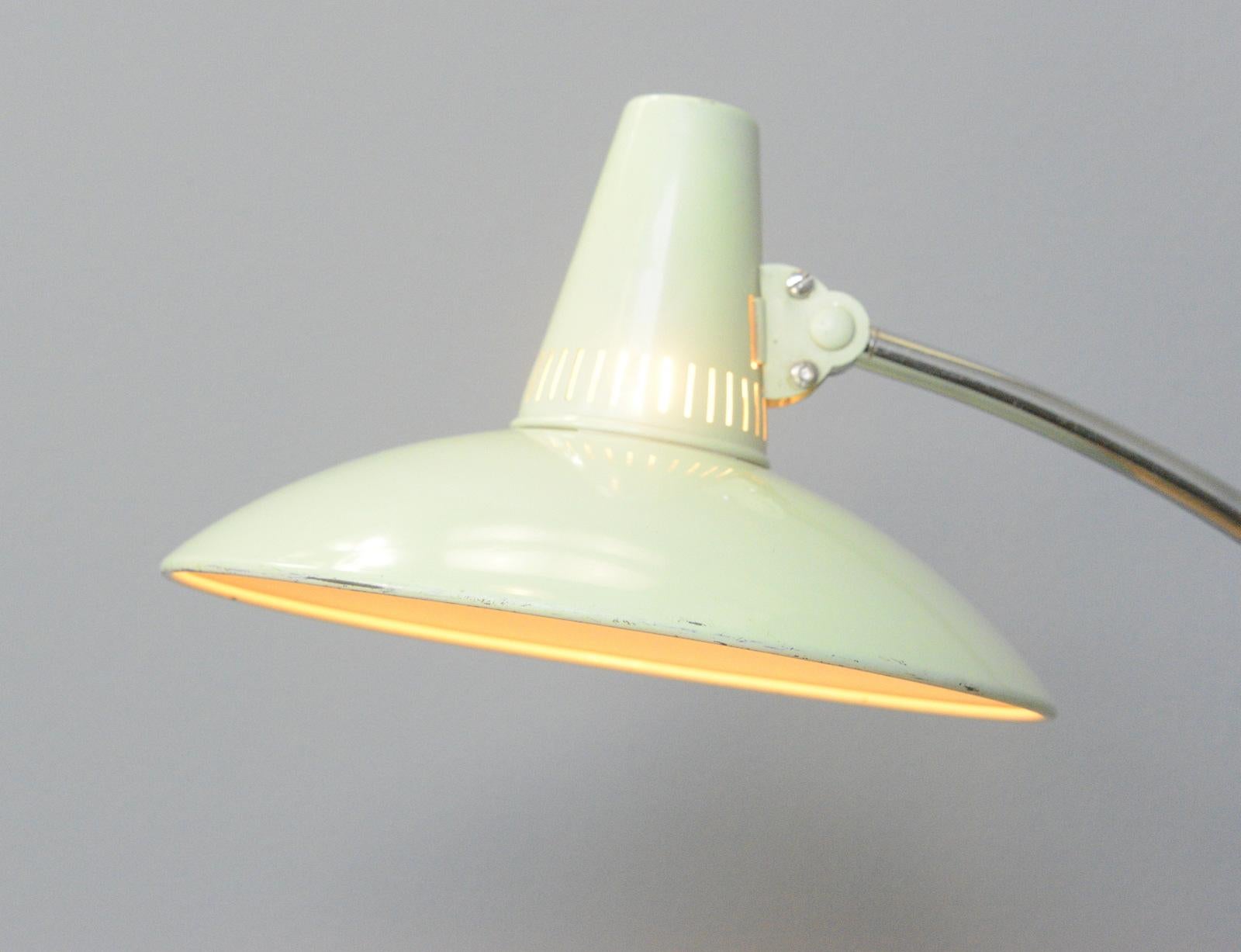 Mid Century Tischlampe von Kaiser Circa 1960s (Deutsch) im Angebot