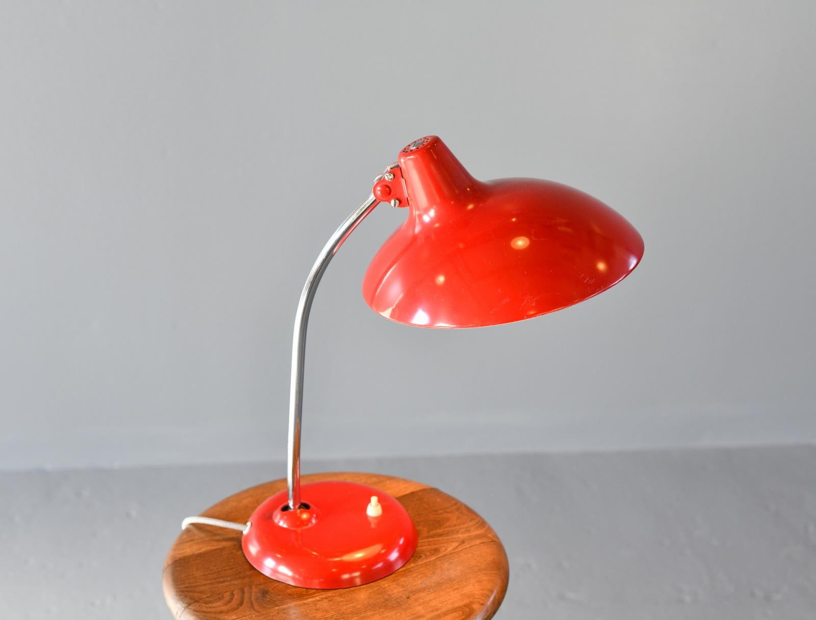 Mid-Century Modern Lampe de table du milieu du siècle par Kaiser Leuchten Modèle 6786 Circa 1950s en vente