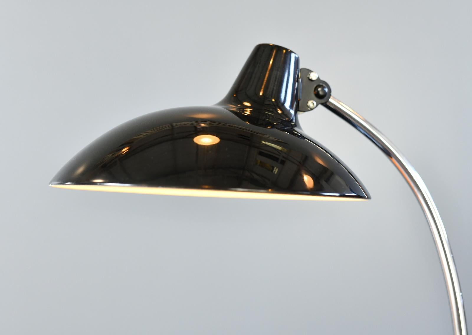 Mid-Century Modern Lampe de table du milieu du siècle par Kaiser Leuchten Modèle 6786 Circa 1950s en vente