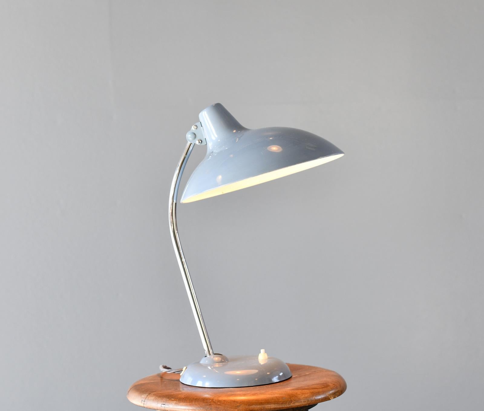 Allemand Lampe de table du milieu du siècle par Kaiser Leuchten Modèle 6786 Circa 1950s en vente