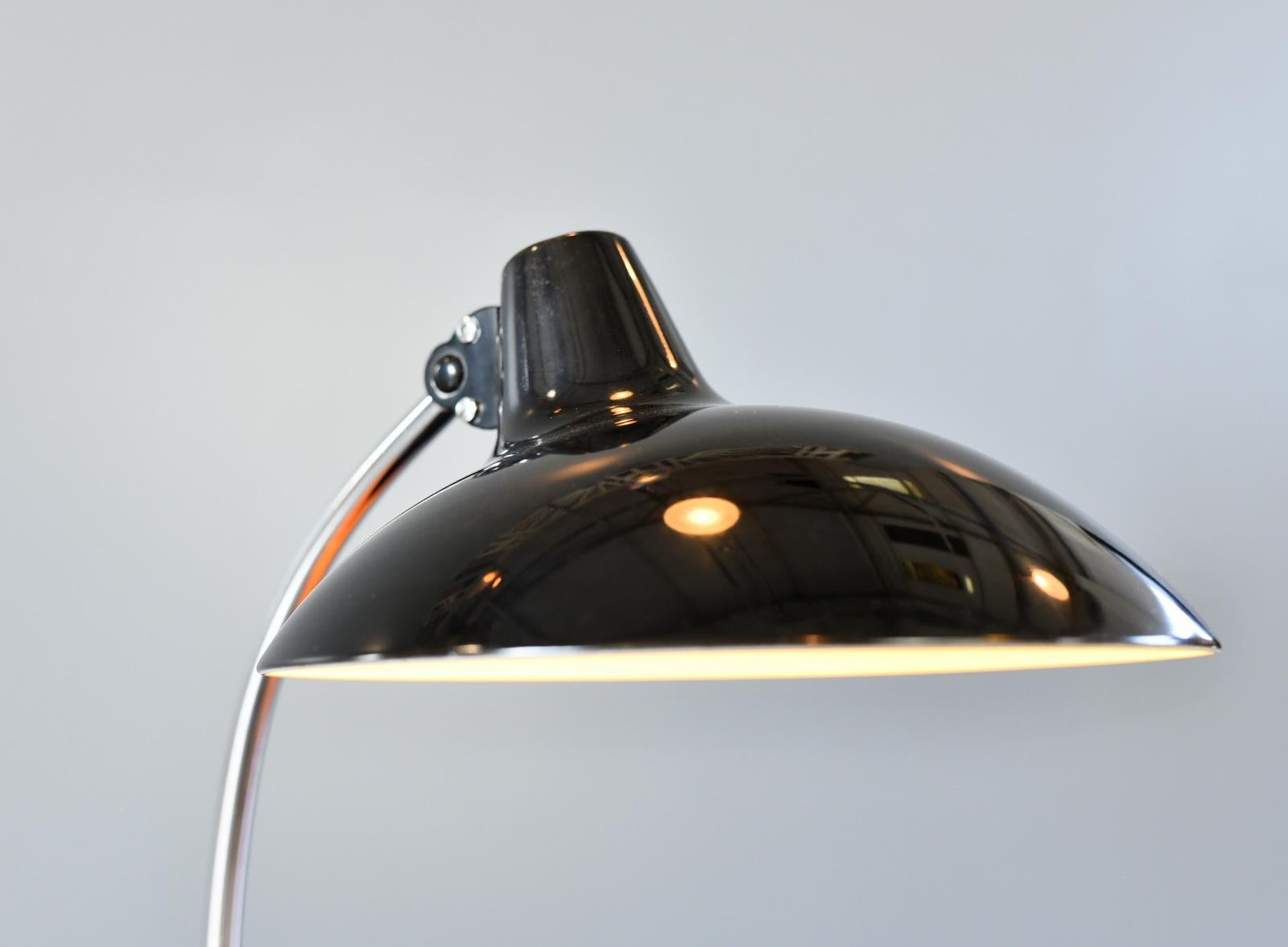 Allemand Lampe de table du milieu du siècle par Kaiser Leuchten Modèle 6786 Circa 1950s en vente