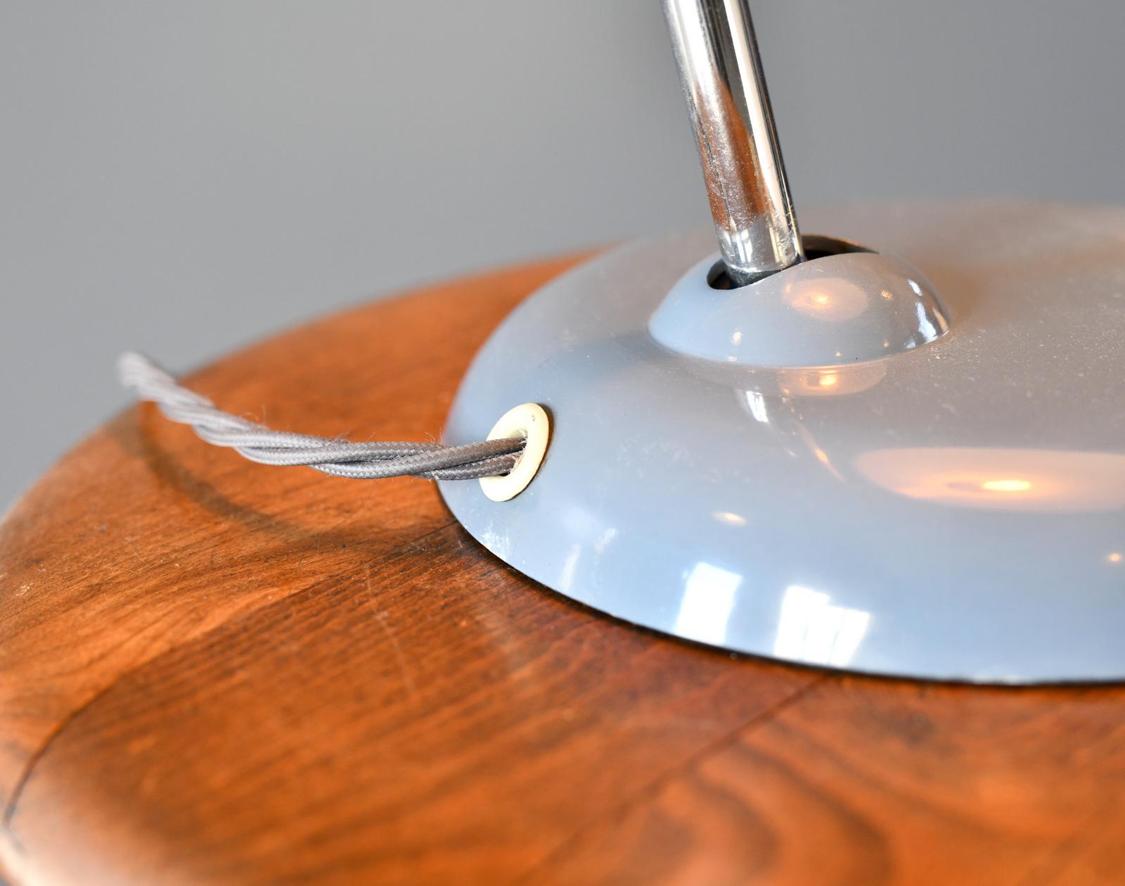 Lampe de table du milieu du siècle par Kaiser Leuchten Modèle 6786 Circa 1950s Bon état - En vente à Gloucester, GB