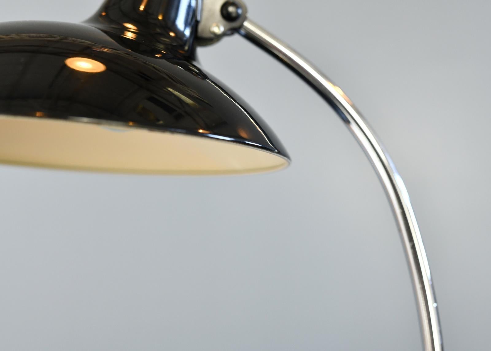 Milieu du XXe siècle Lampe de table du milieu du siècle par Kaiser Leuchten Modèle 6786 Circa 1950s en vente