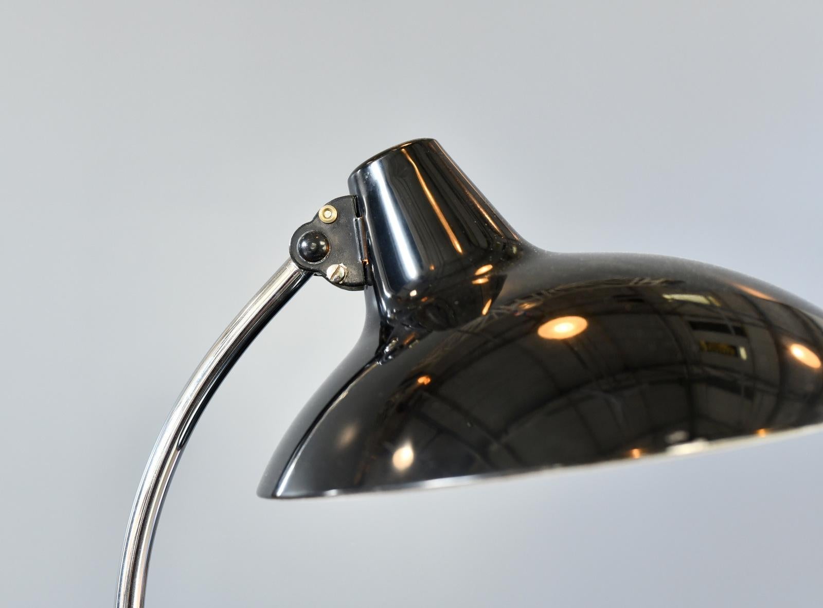 Milieu du XXe siècle Lampe de table du milieu du siècle par Kaiser Leuchten Modèle 6786 Circa 1950s en vente