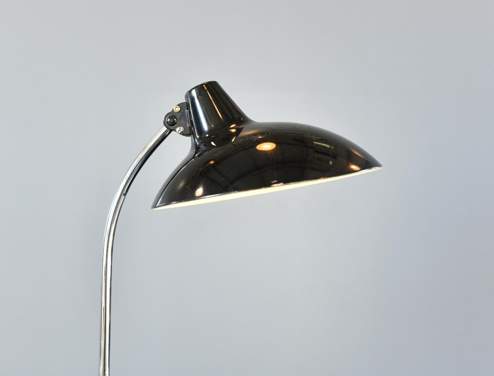 Lampe de table du milieu du siècle par Kaiser Leuchten Modèle 6786 Circa 1950s en vente 1