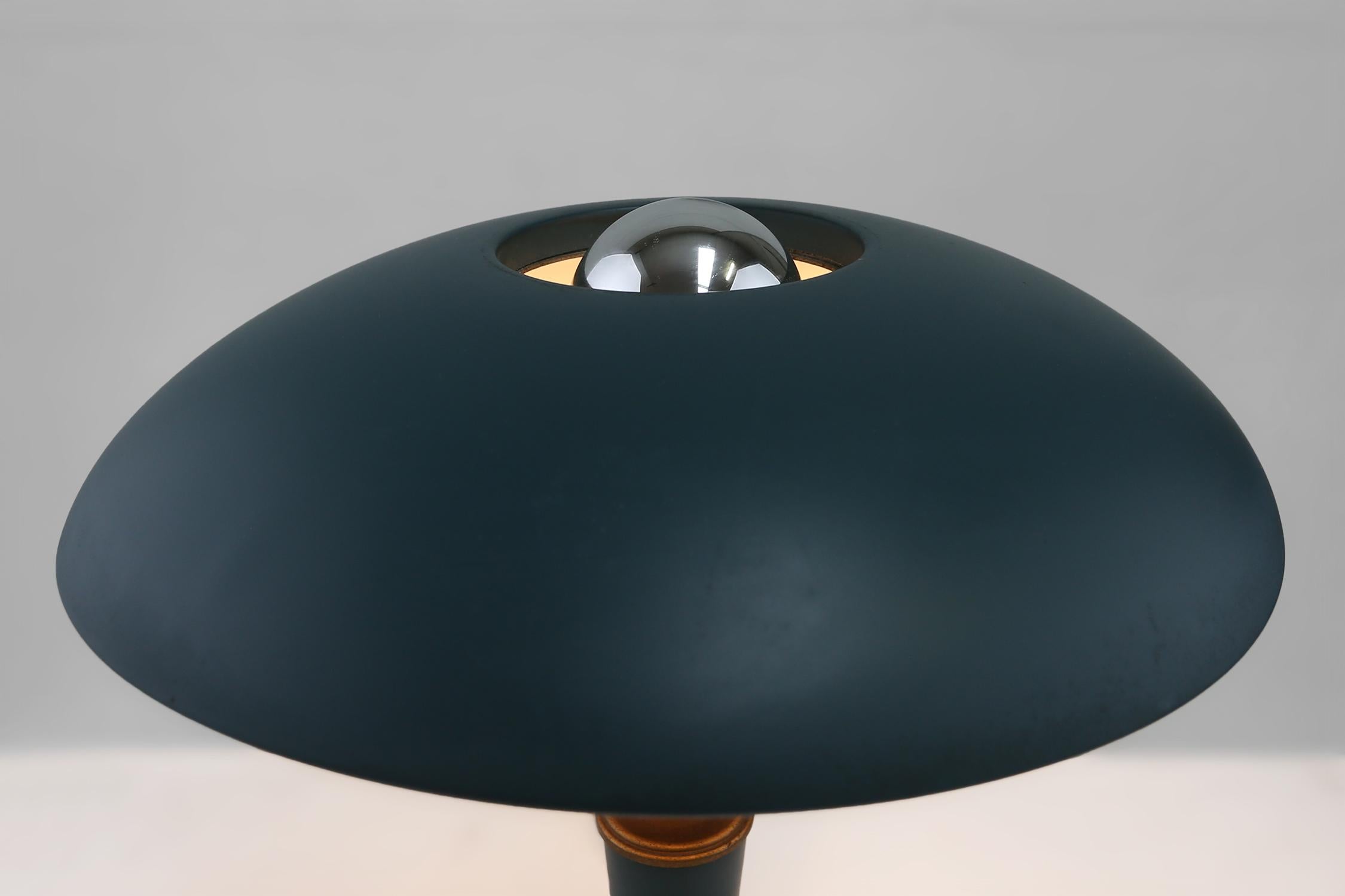 Mid-Century Modern Lampe de table du milieu du siècle dernier de Louis Kalff pour Philips en vente
