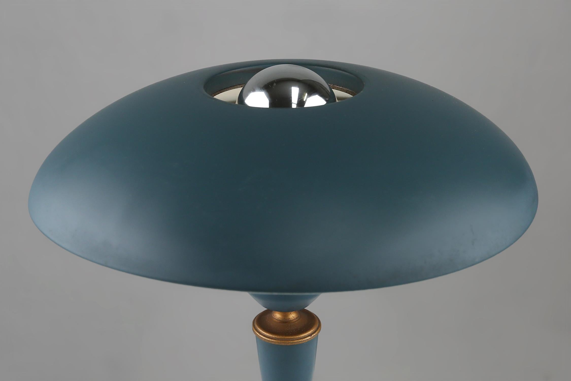 Néerlandais Lampe de table du milieu du siècle dernier de Louis Kalff pour Philips en vente