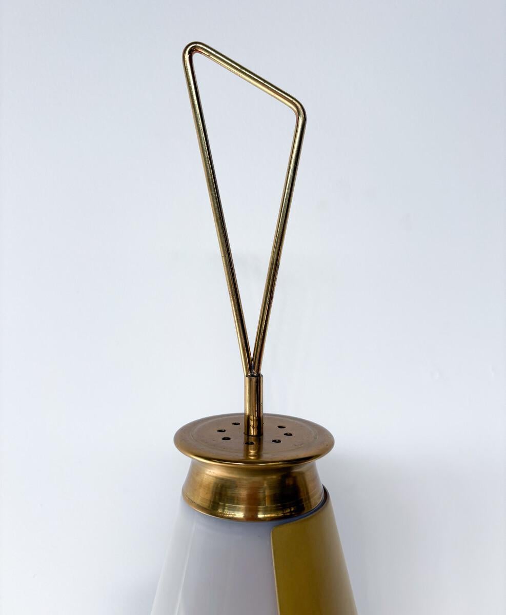 Lámpara de sobremesa de mediados de siglo de Stilnovo, latón, aluminio y plexiglás, Italia, años 50