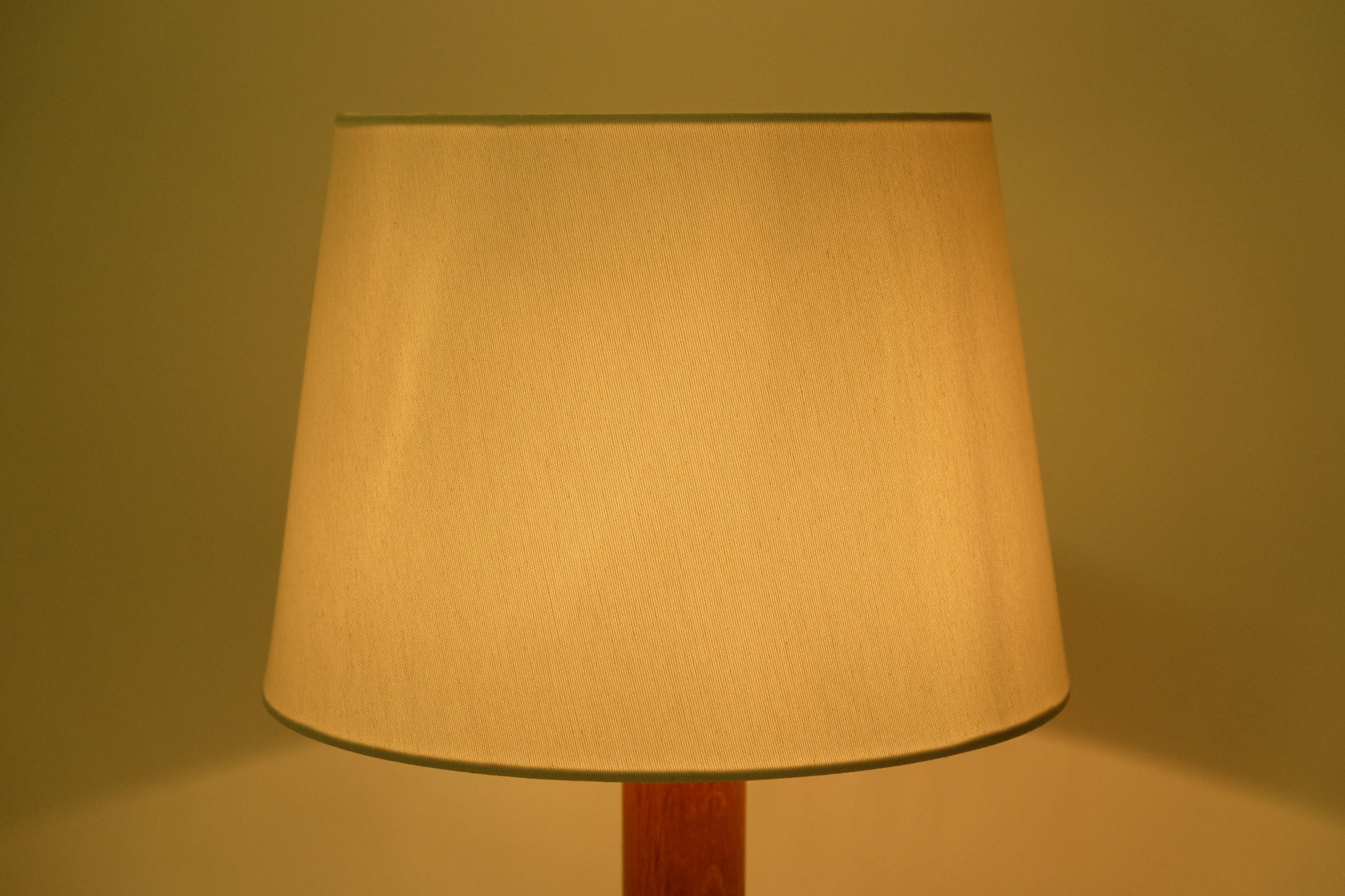 Lámpara de sobremesa Mid Century by Temde Wood, Suiza Años 70 en venta 3